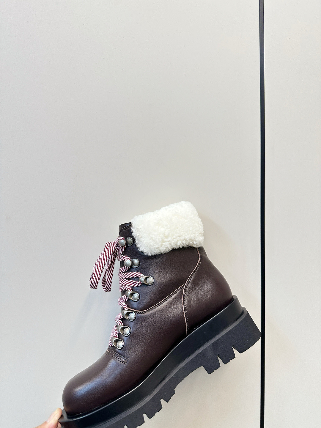 ua bo*te*ga Ve*ne*ta lug hiking ankle boot
