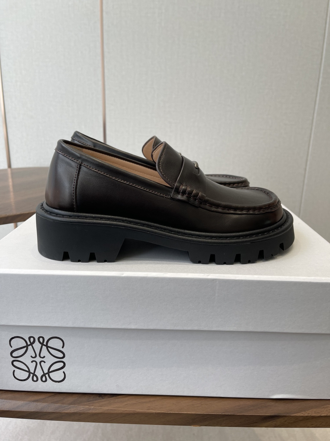 ua L0ew* sierra loafer