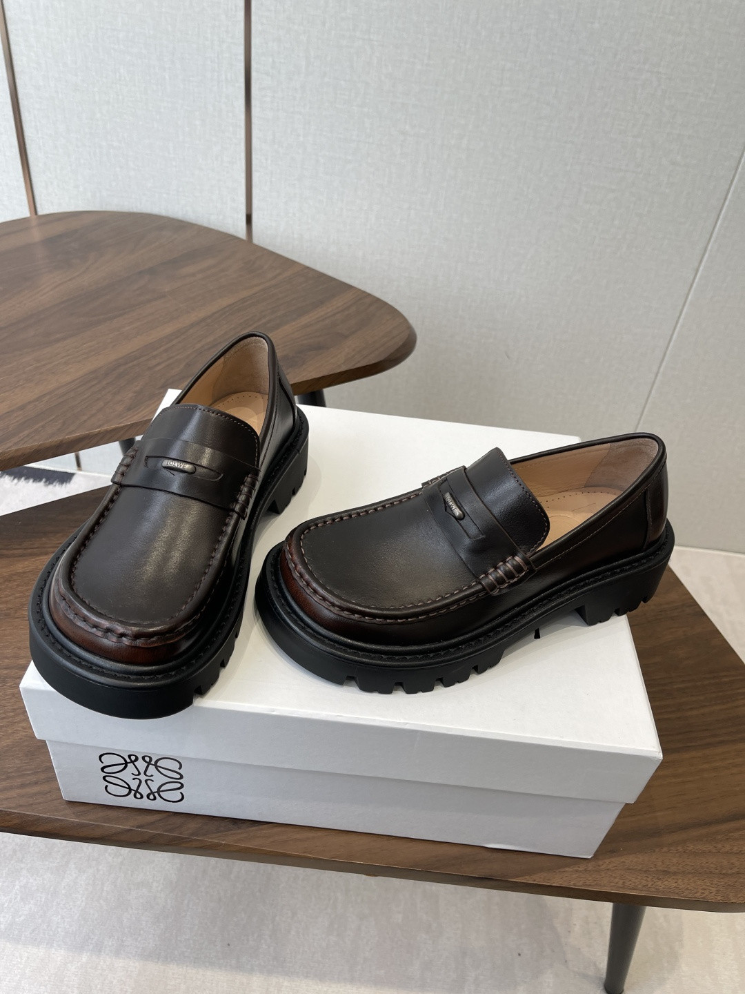 ua L0ew* sierra loafer