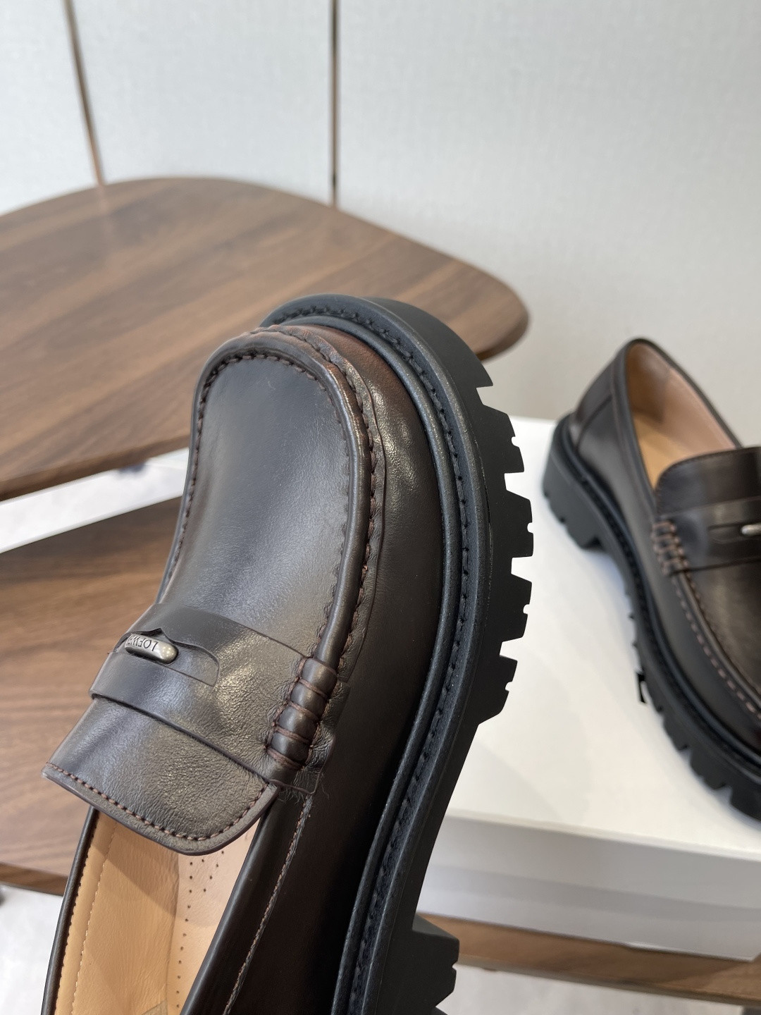 ua L0ew* sierra loafer