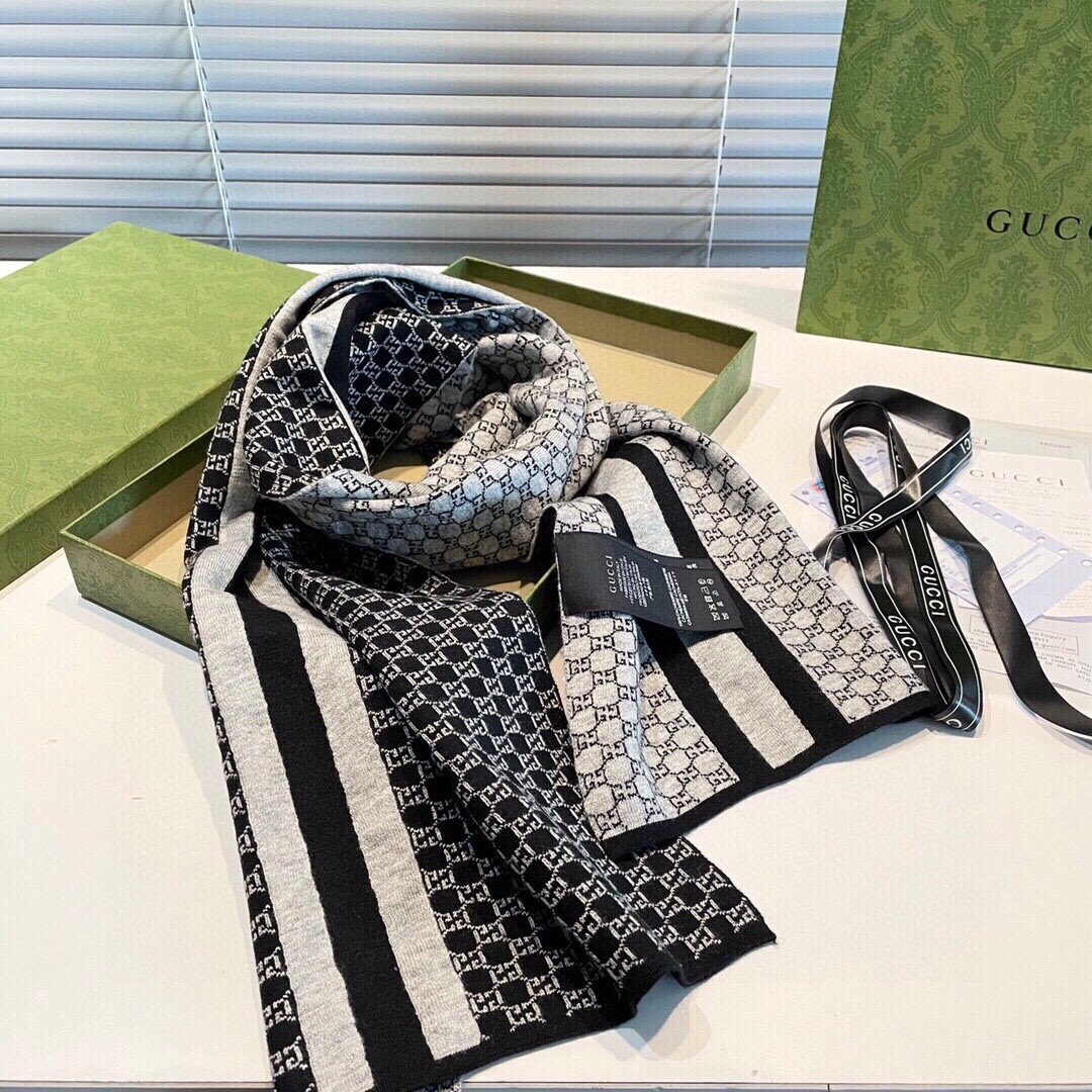G*u*i scarf 32x180cm