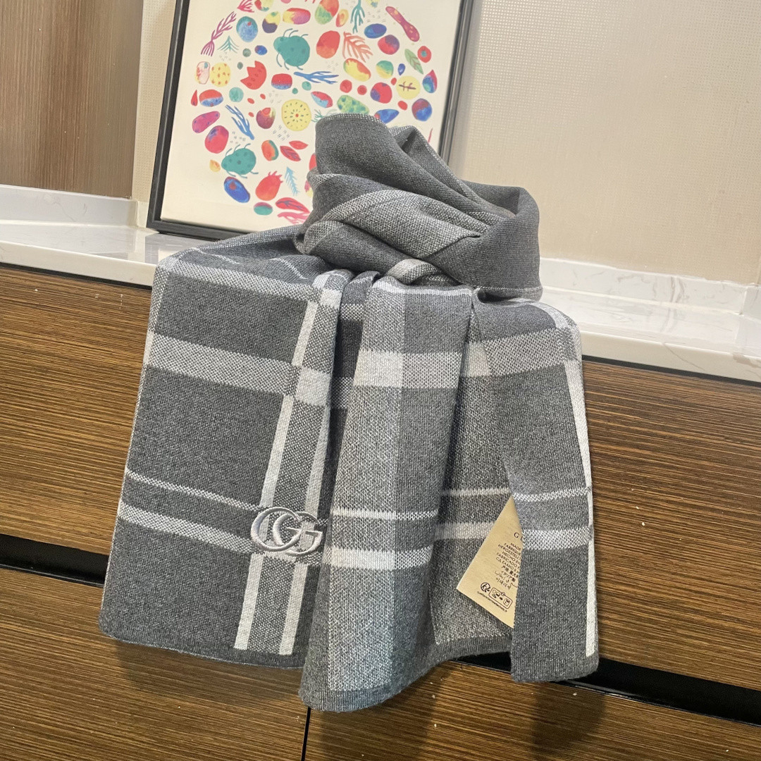 G*u*i scarf 32x190cm