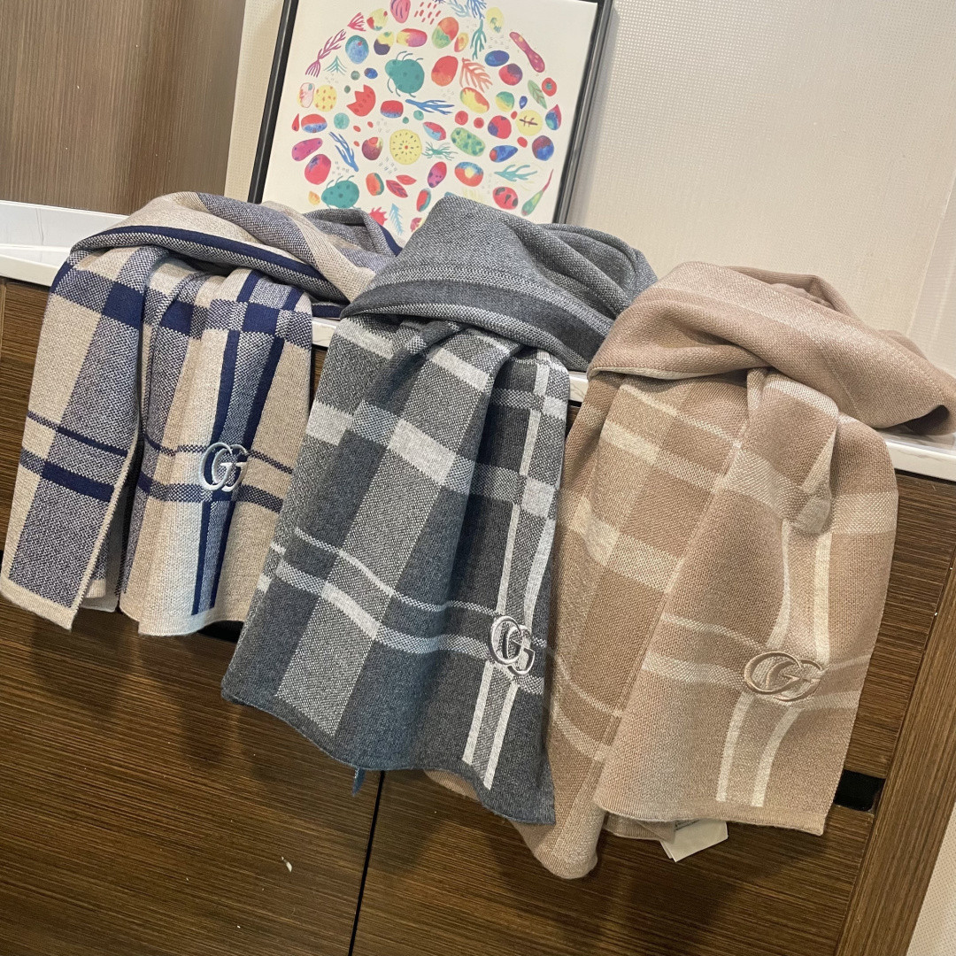 G*u*i scarf 32x190cm