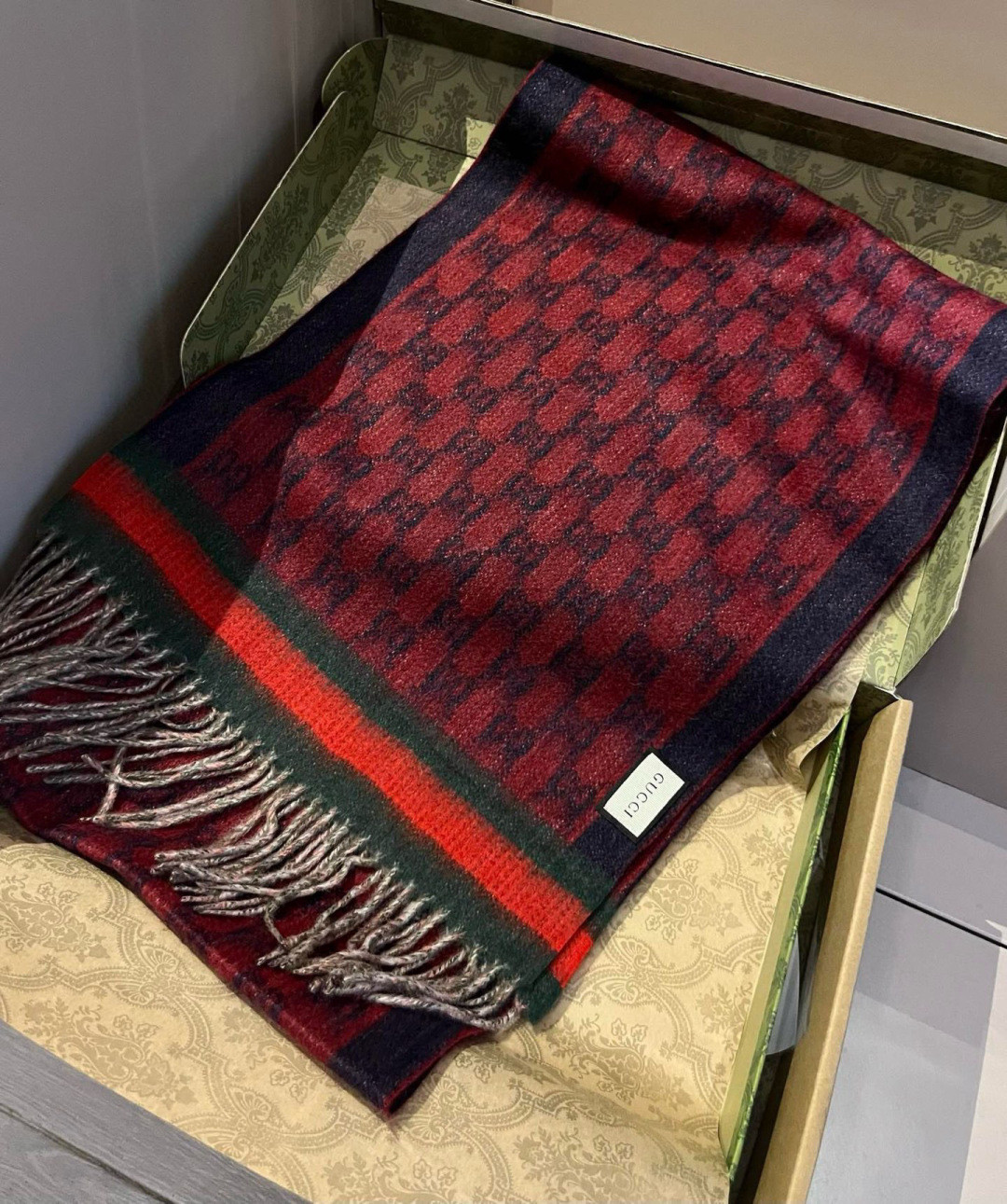 G*u*i scarf 32x210cm 100% lamb's wool
