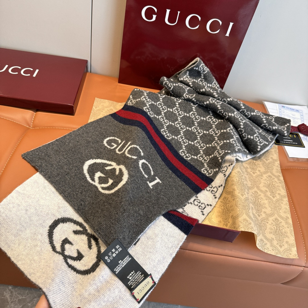 G*u*i scarf 30x190cm