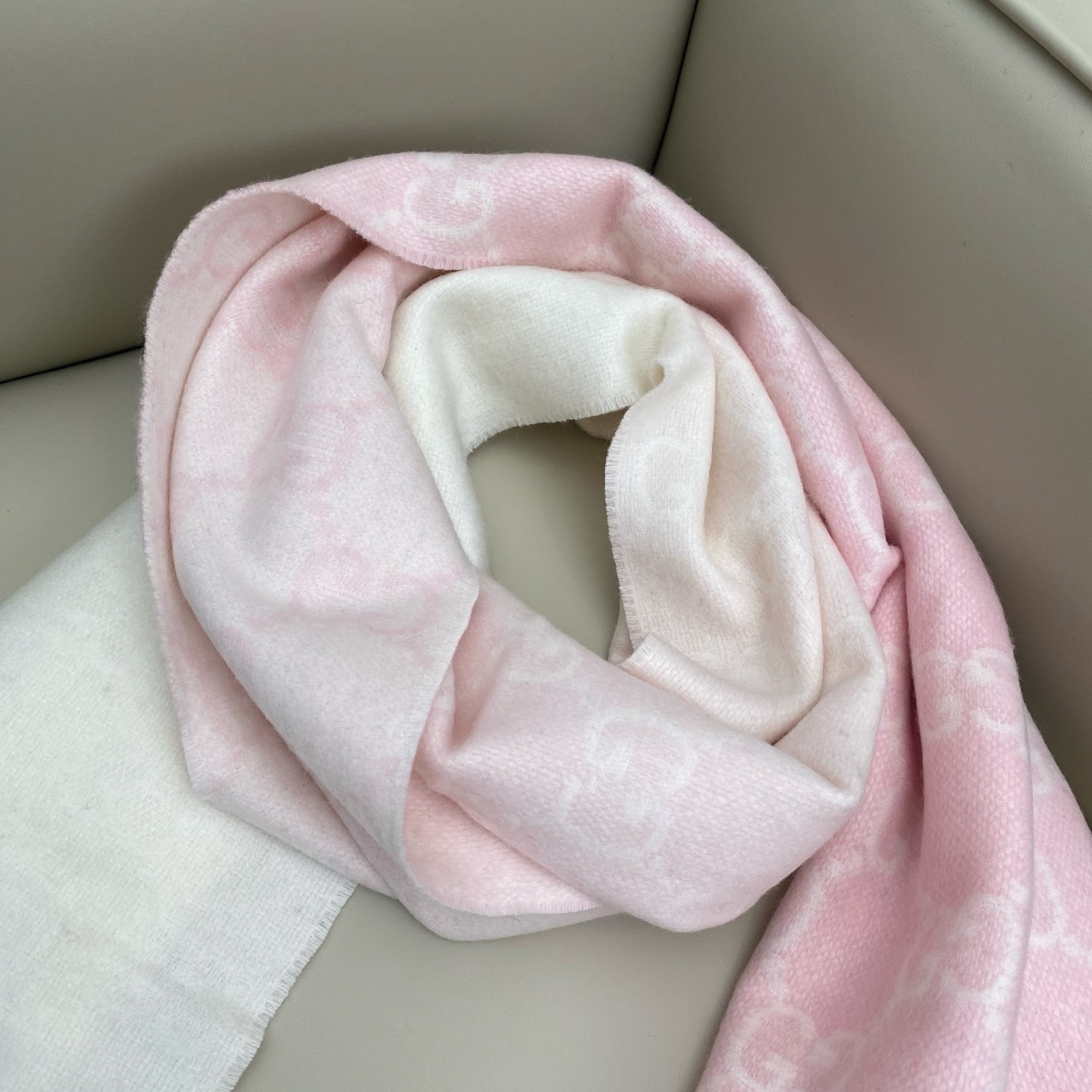 G*u*i scarf 45x200cm