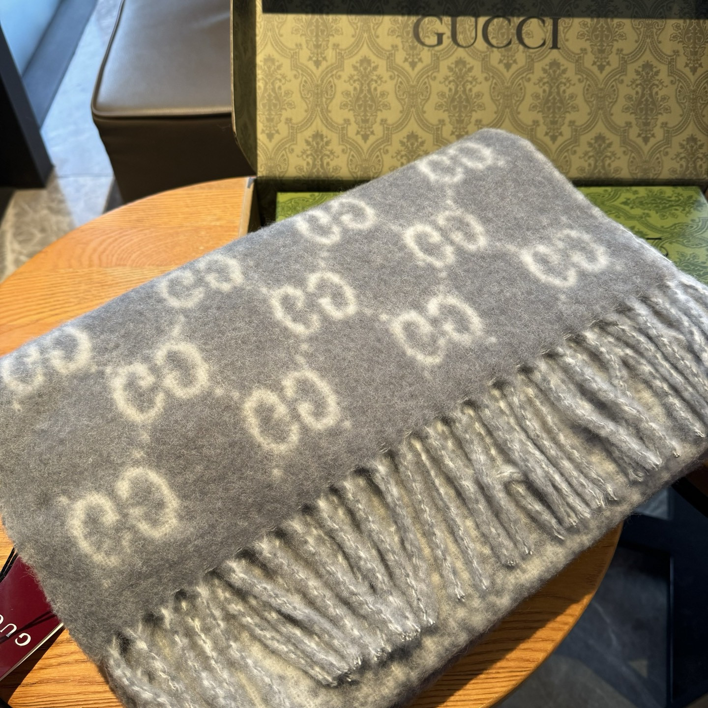 G*u*i gradient-colored scarf 200x37cm