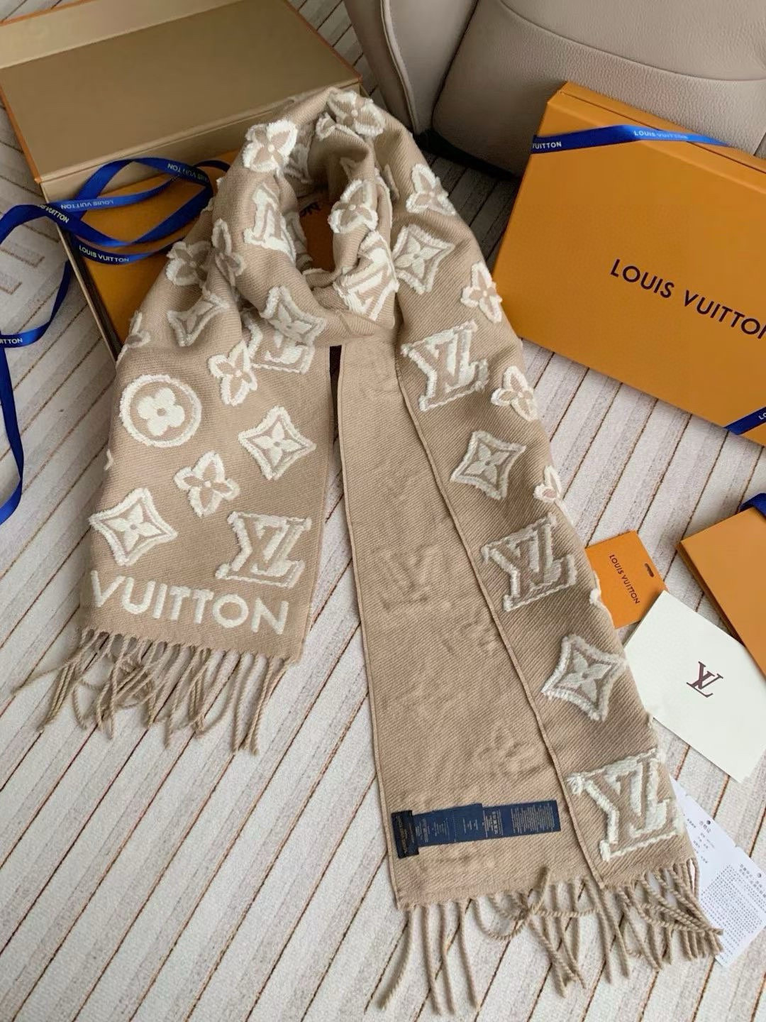 l0*is V*t0n scarf 34x220cm