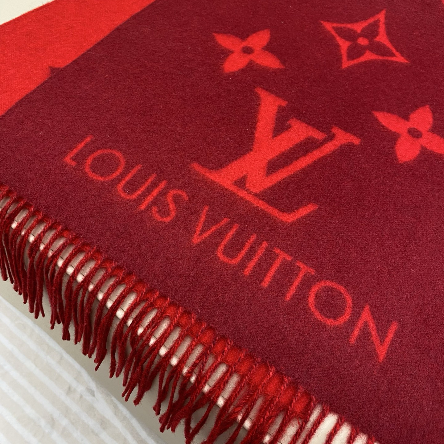 l0*is V*t0n reykjavik scarf 45x190cm 100% cashmere