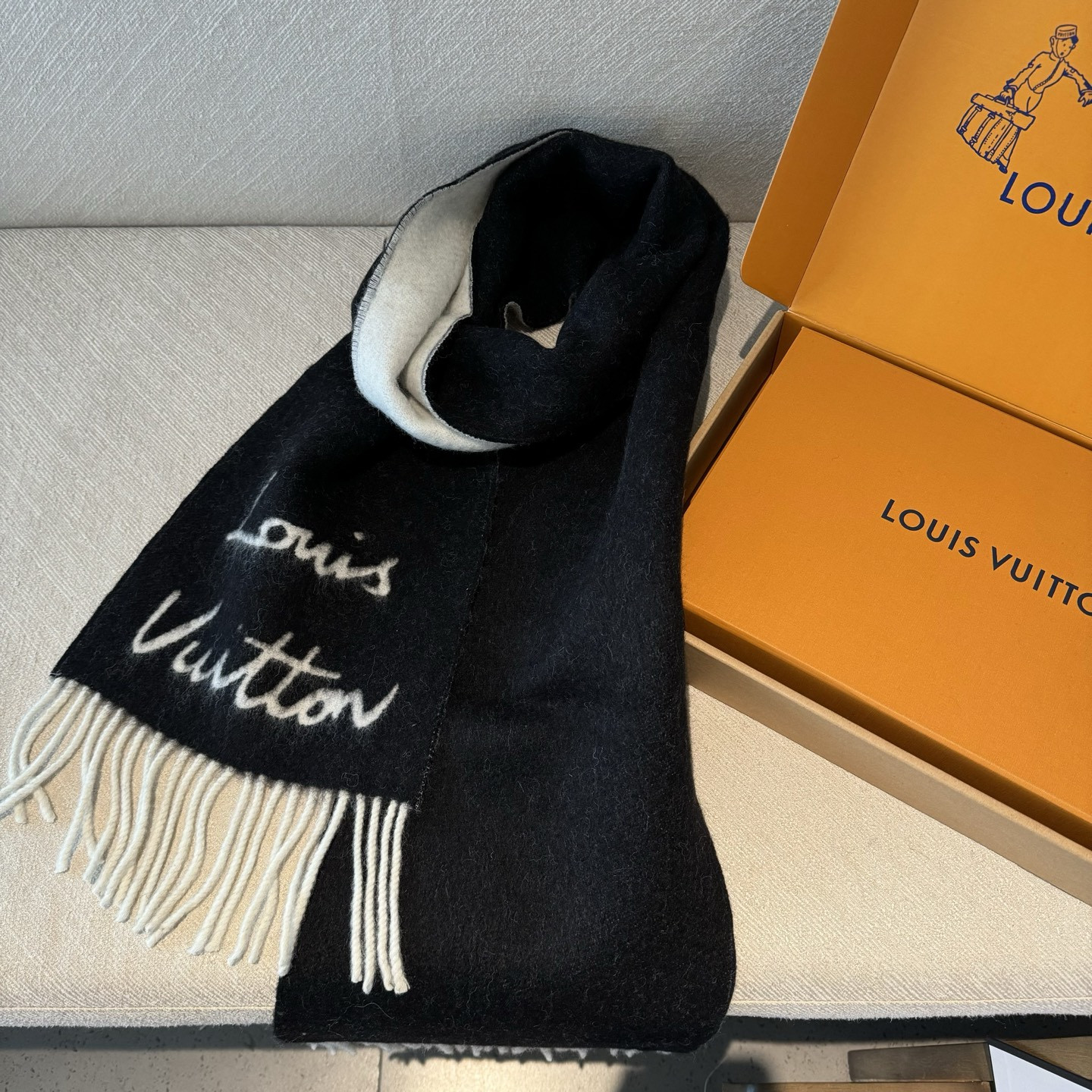 l0*is V*t0n scarf 25x220cm