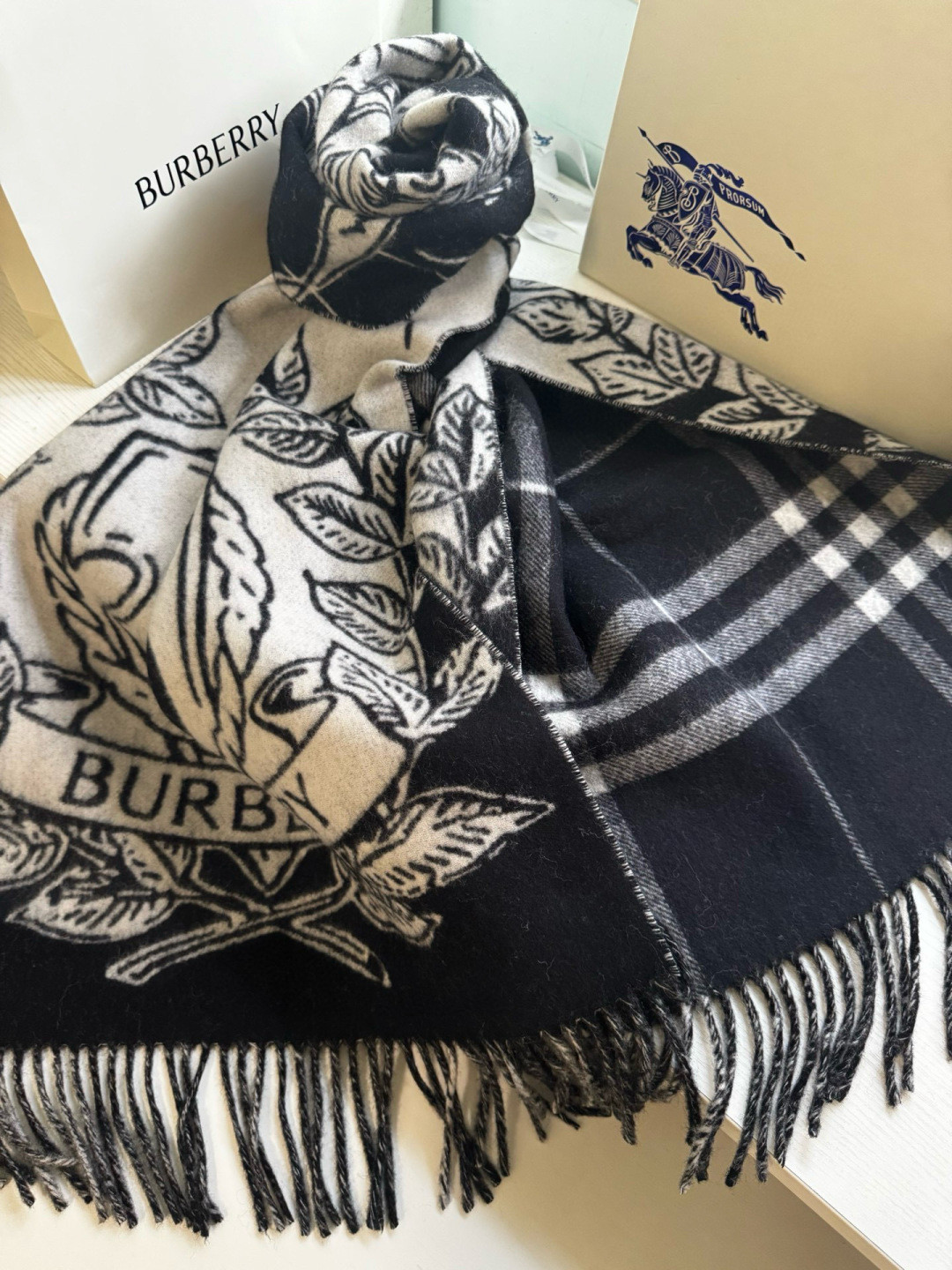 B**rry wide reversible stormy knight scarf 50x210cm