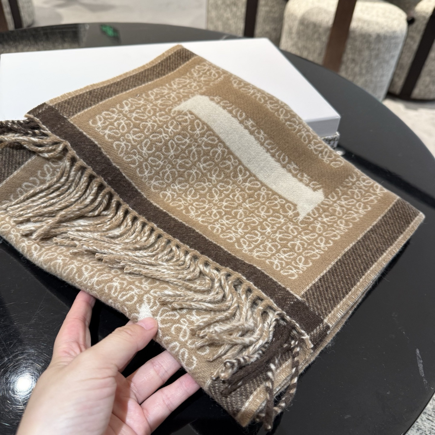 L0ew* scarf 30x180cm 90% wool 10% cashmere