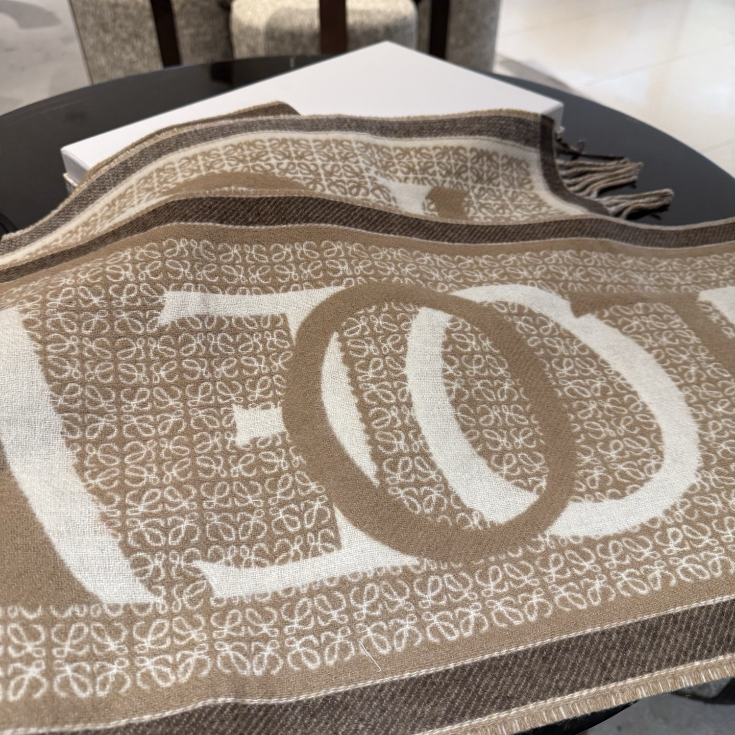 L0ew* scarf 30x180cm 90% wool 10% cashmere