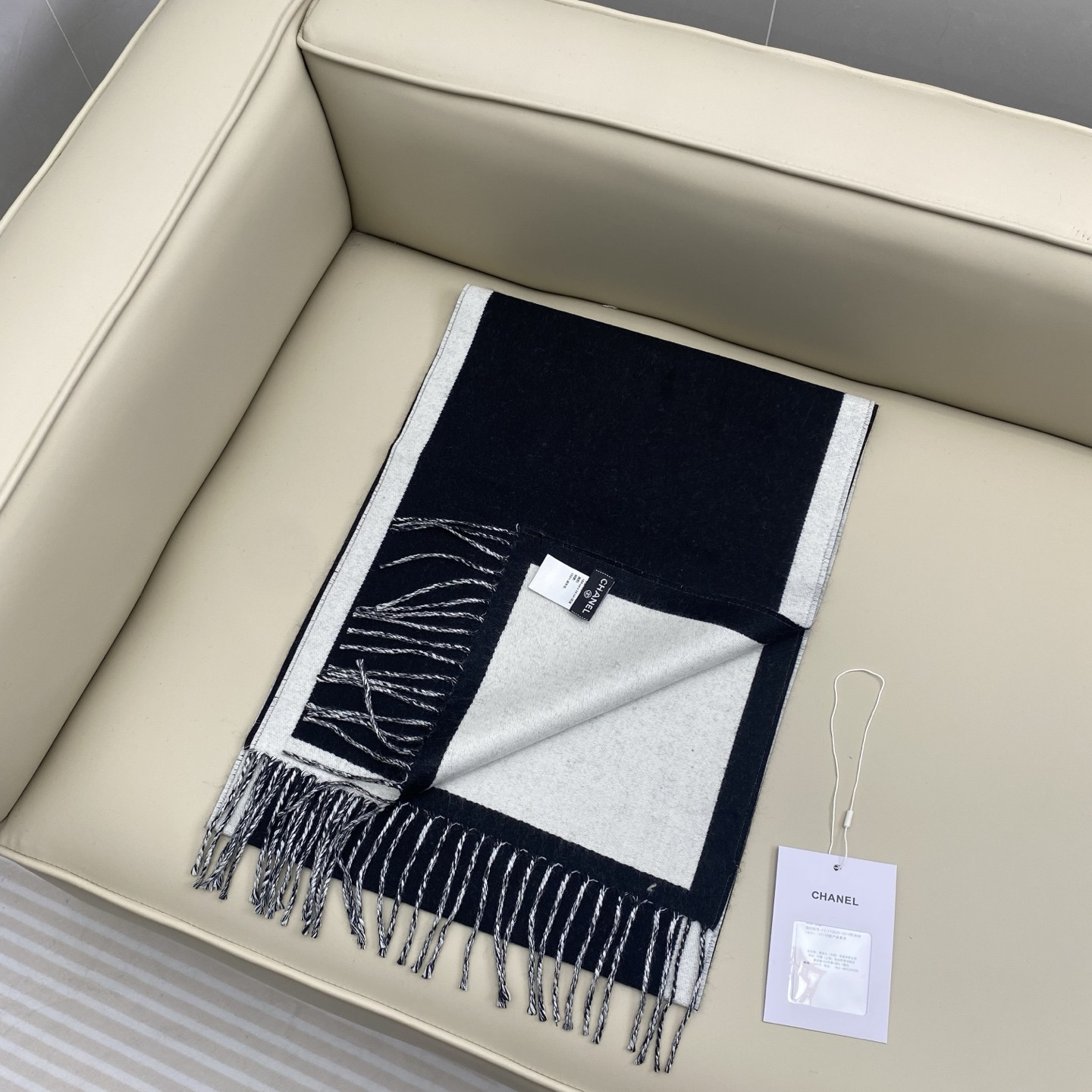 Ch*el scarf 34x184cm 100% sheep wool