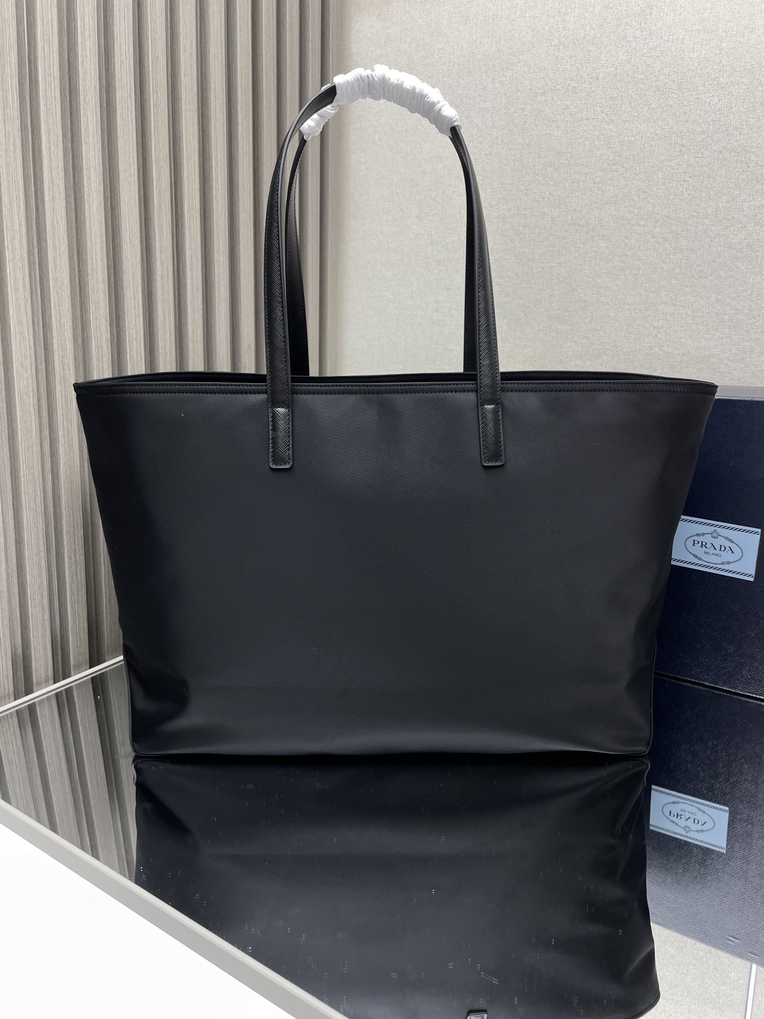 Pra*a re-edition 1978 large re-nylon and saffiano leather tote bag 31x43x15cm