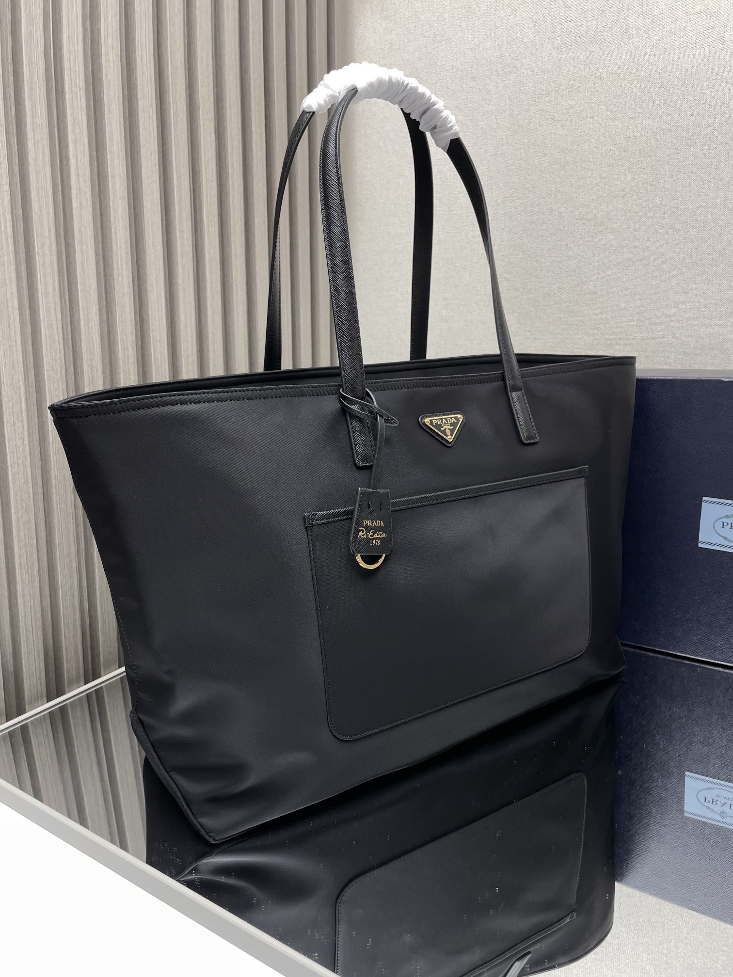 Pra*a re-edition 1978 large re-nylon and saffiano leather tote bag 31x43x15cm