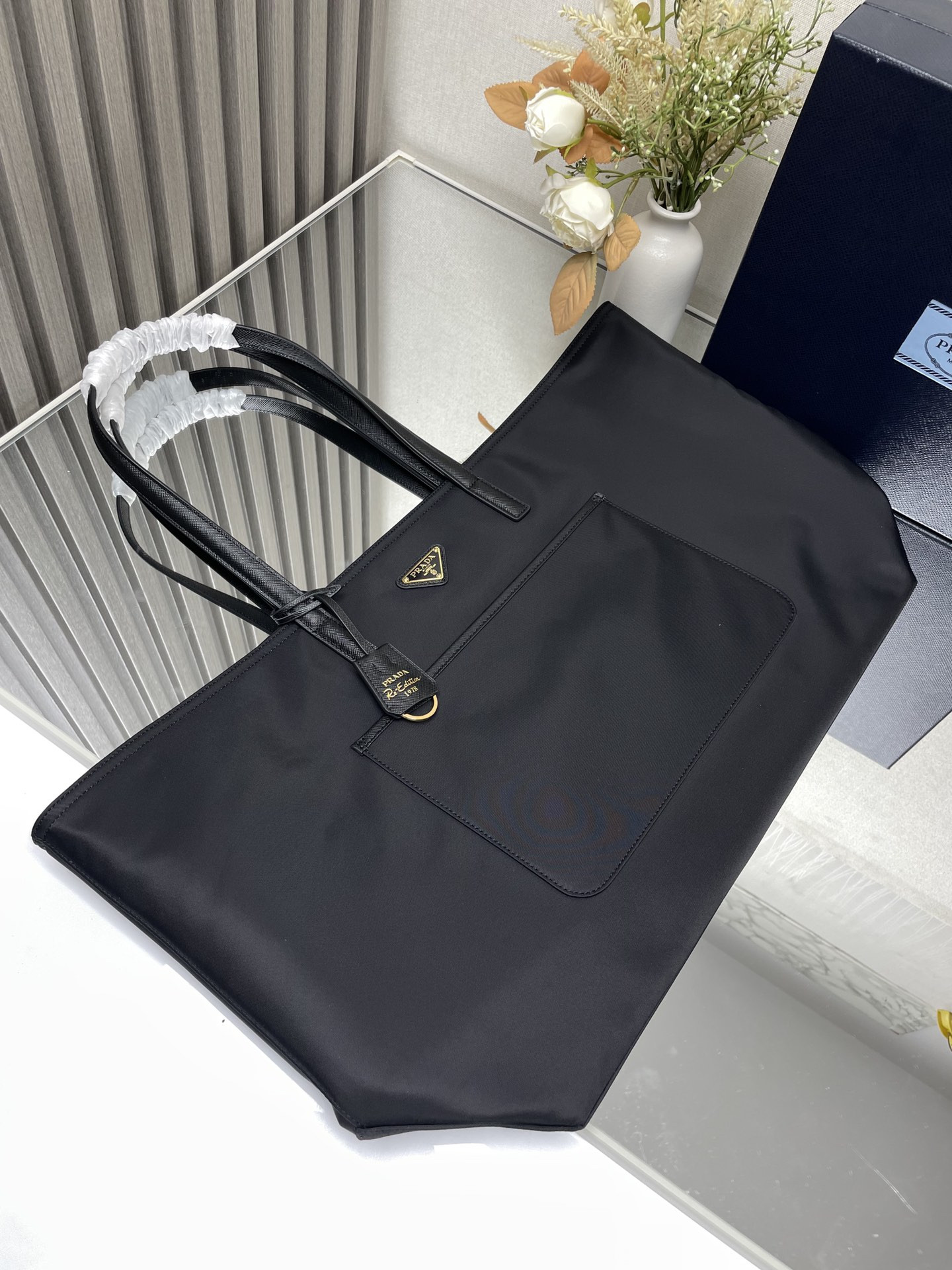 Pra*a re-edition 1978 large re-nylon and saffiano leather tote bag 31x43x15cm