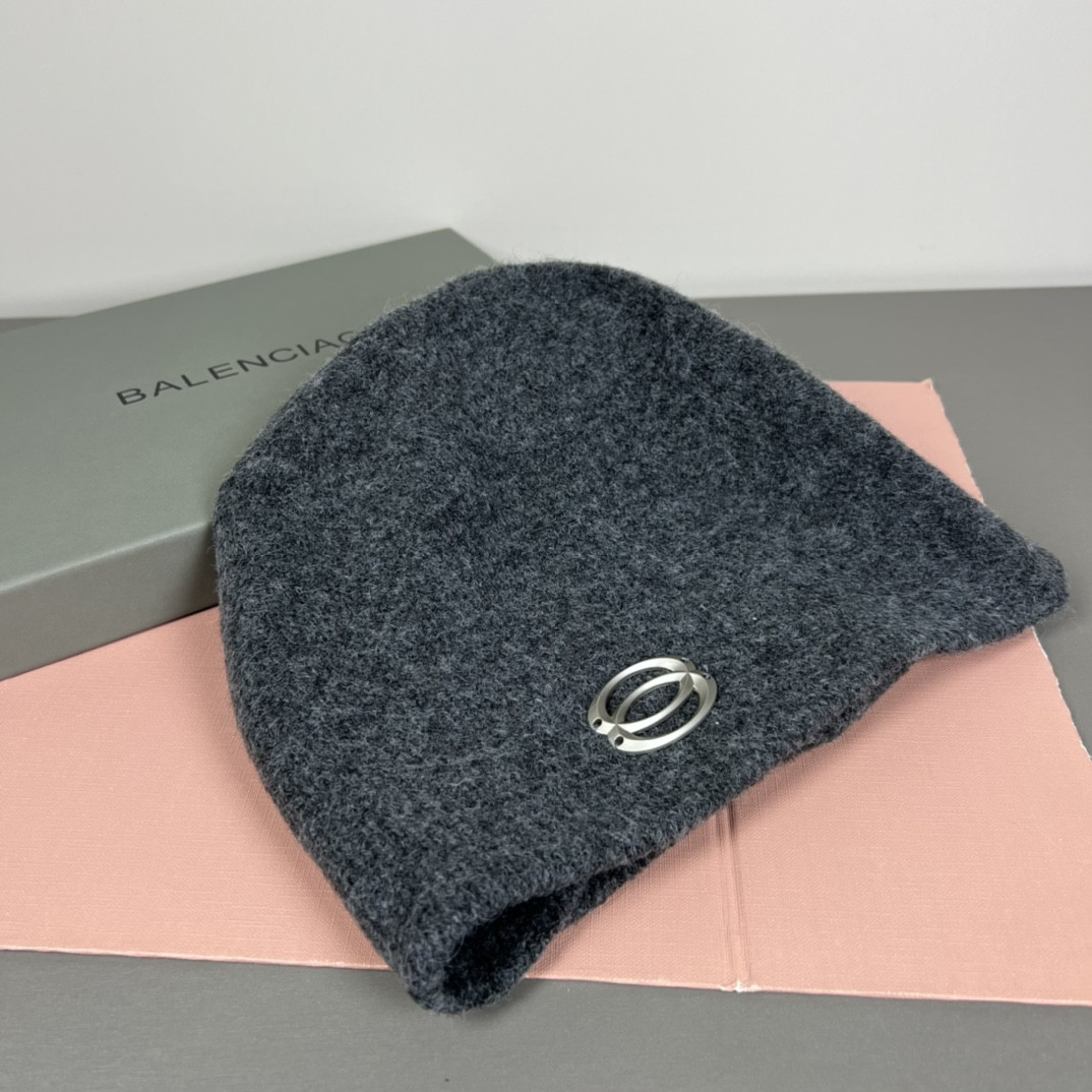 Ba*len*cia*ga beanie