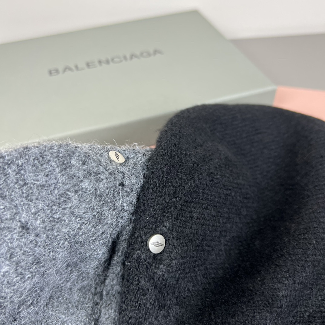 Ba*len*cia*ga beanie