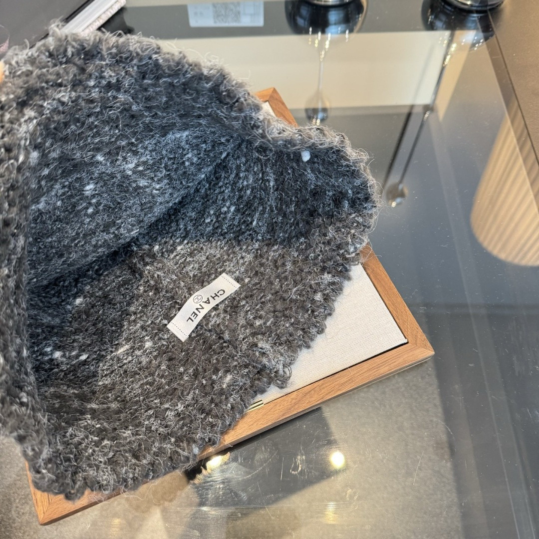Ch*el knit bucket hat