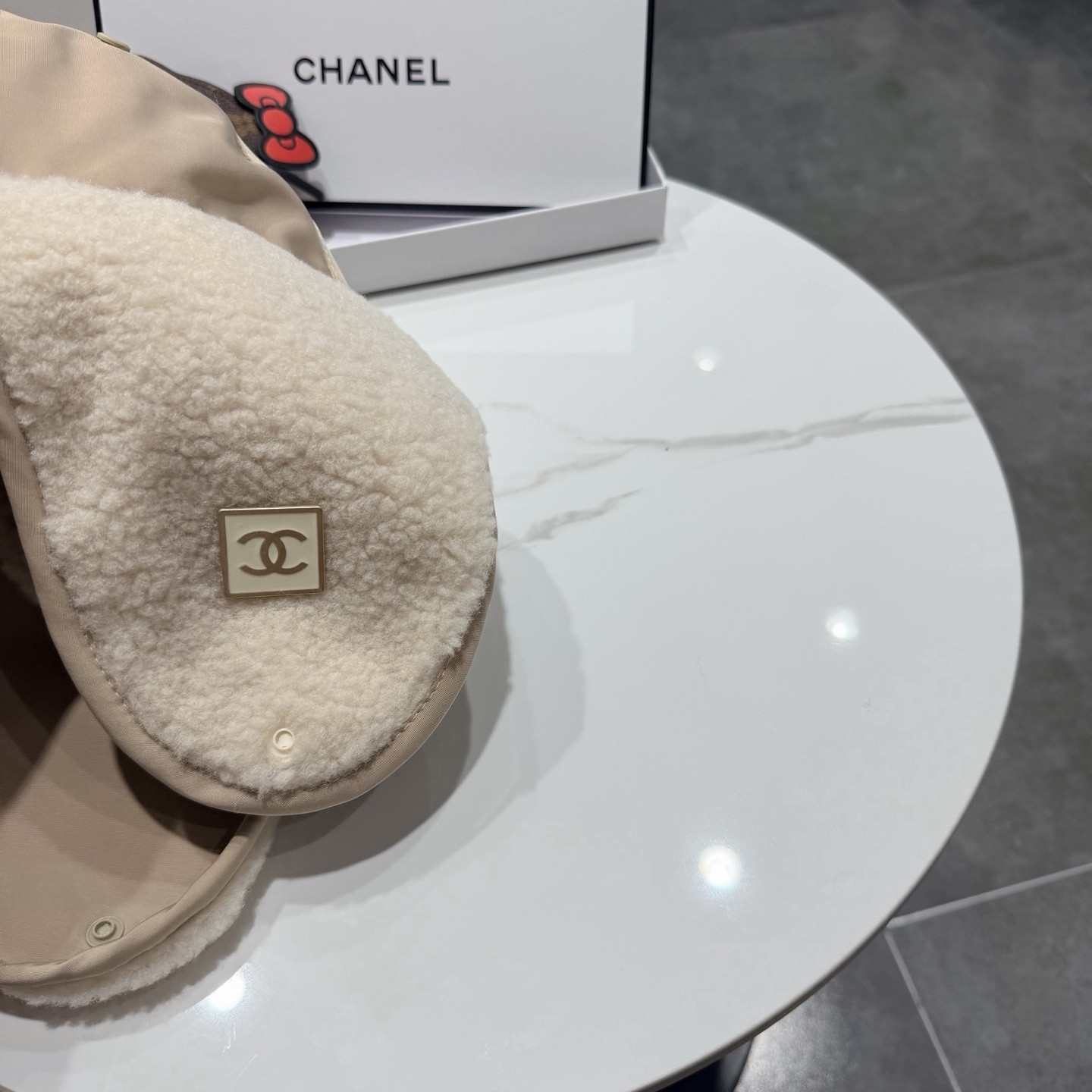 Ch*el hat