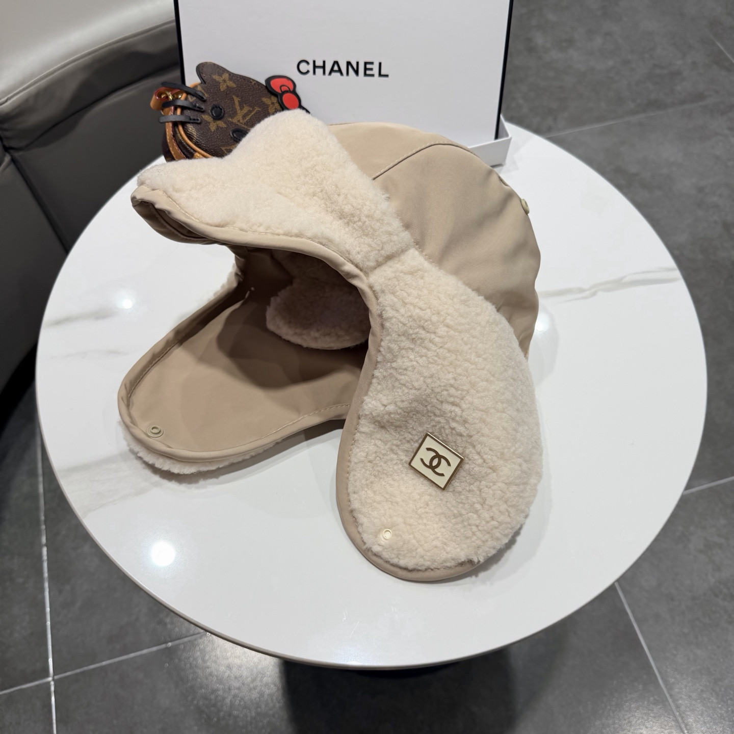 Ch*el hat