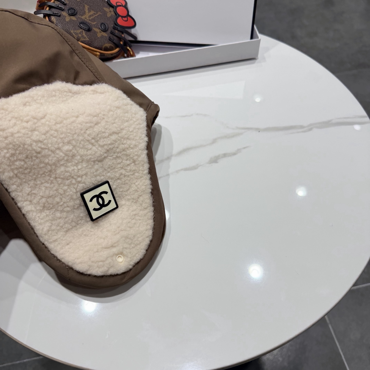 Ch*el hat