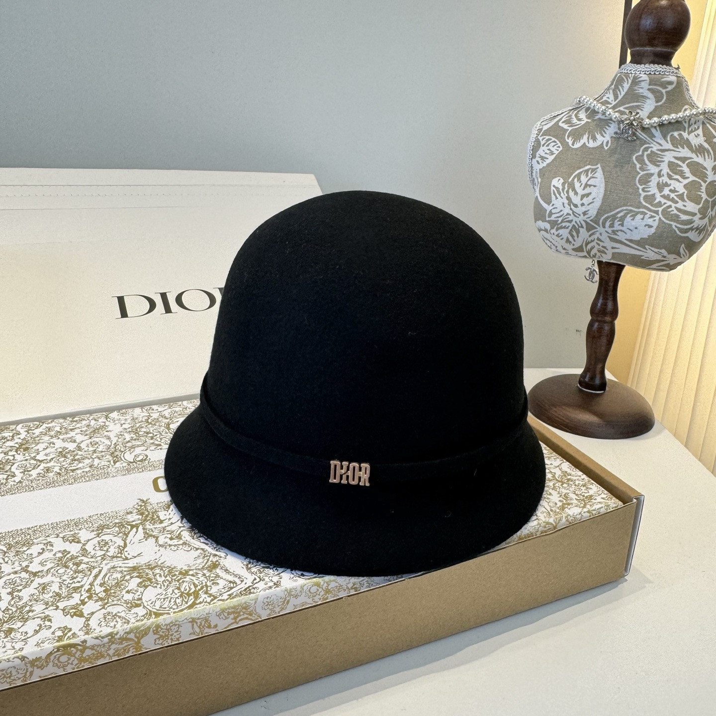 D*or wool felt bucket hat