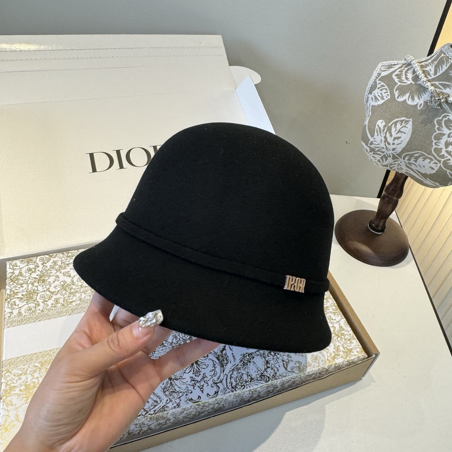 D*or wool felt bucket hat