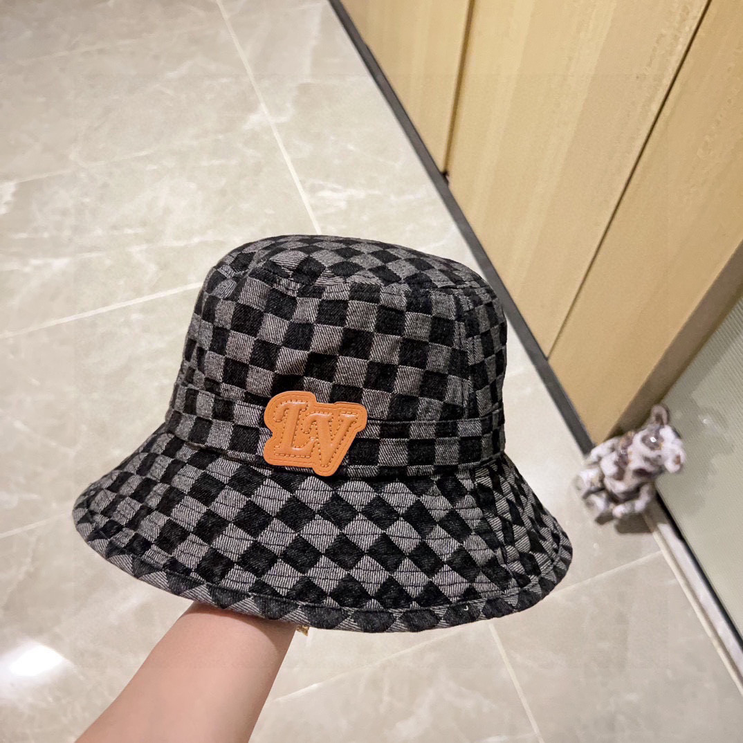 l0*is V*t0n bucket hat