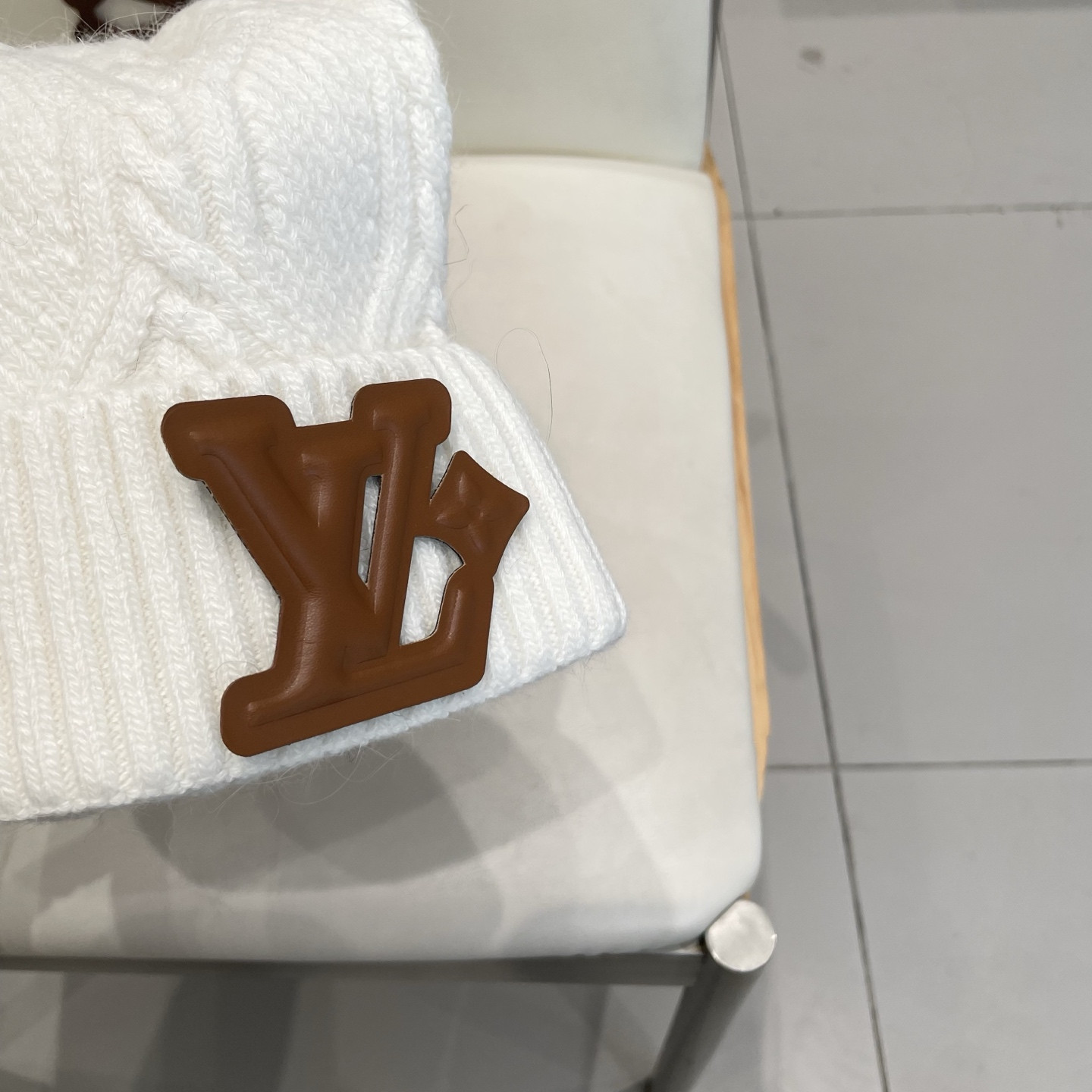 l0*is V*t0n beanie 70% wool 30% rabbit hair