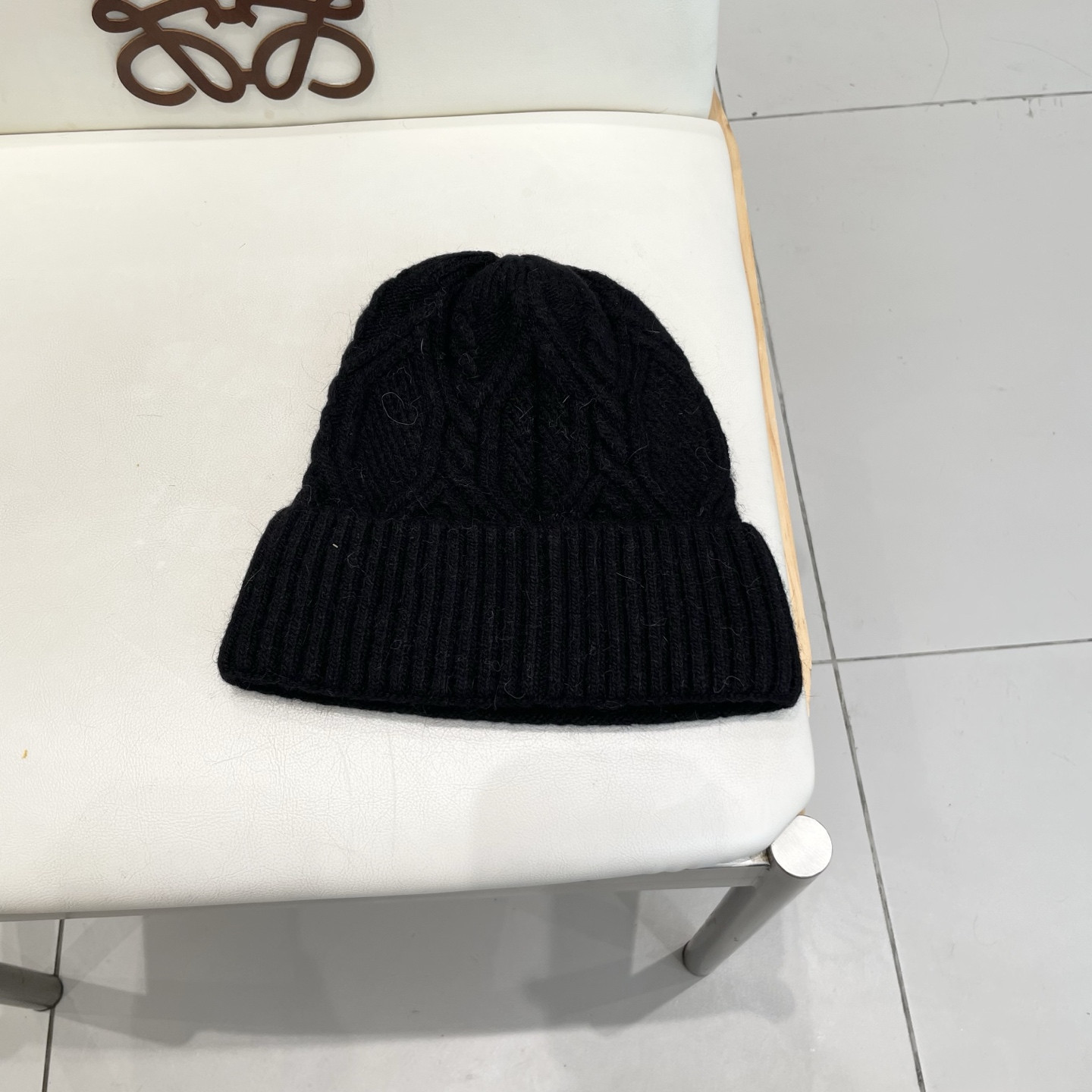 l0*is V*t0n beanie 70% wool 30% rabbit hair