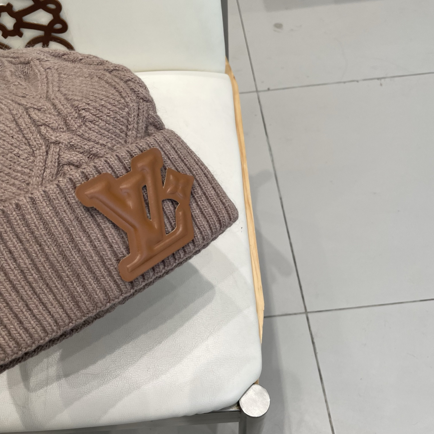 l0*is V*t0n beanie 70% wool 30% rabbit hair
