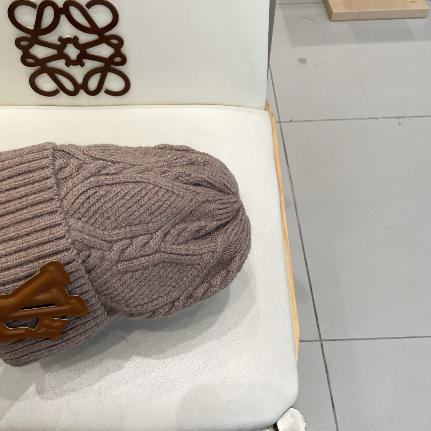 l0*is V*t0n beanie 70% wool 30% rabbit hair