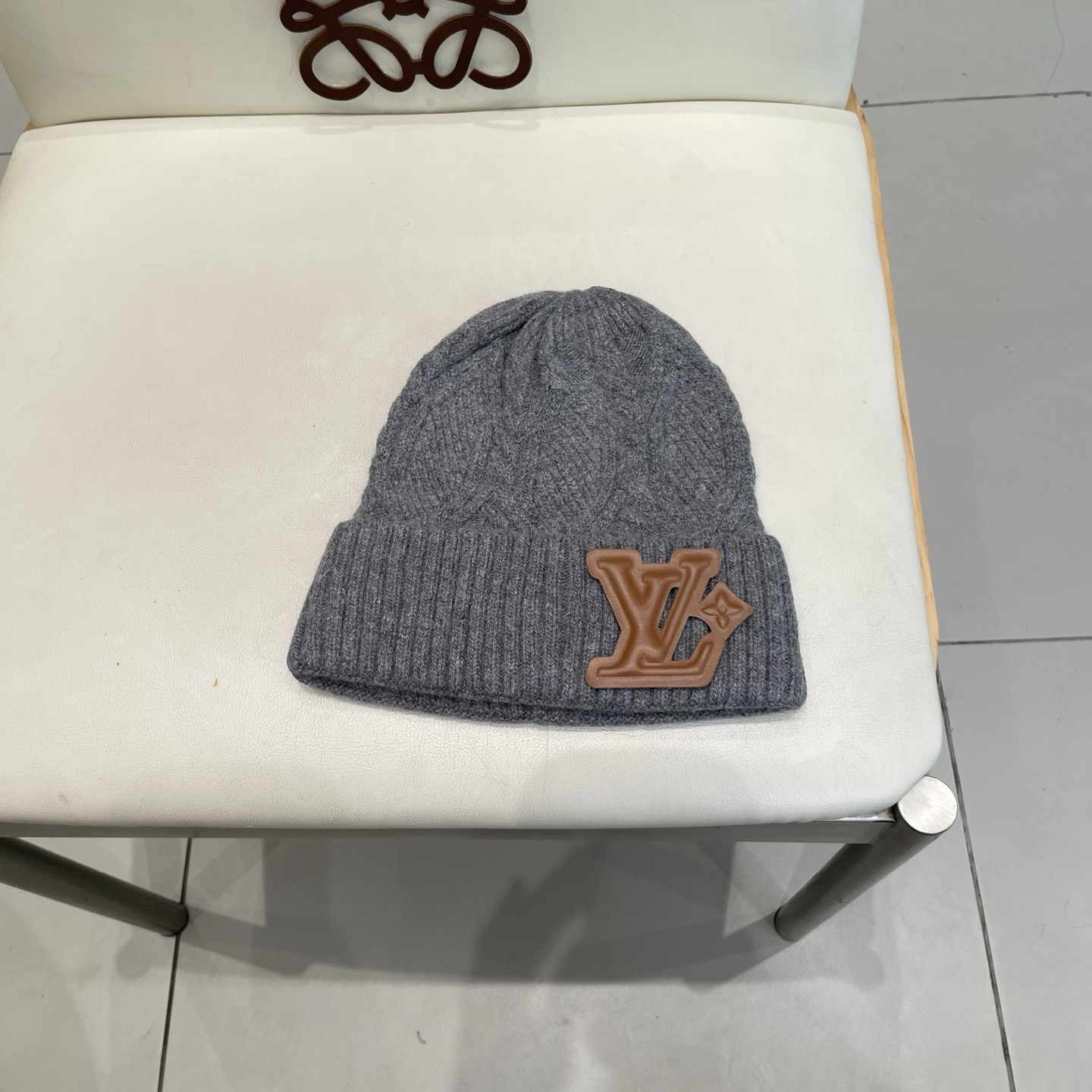 l0*is V*t0n beanie 70% wool 30% rabbit hair