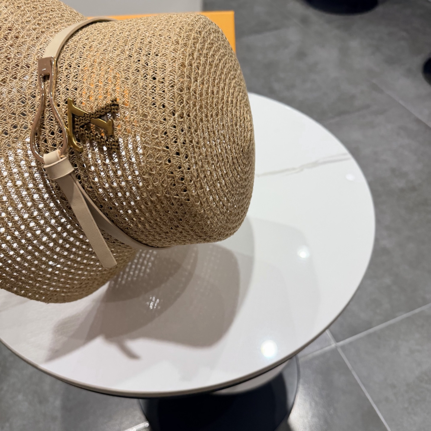 l0*is V*t0n straw bucket hat