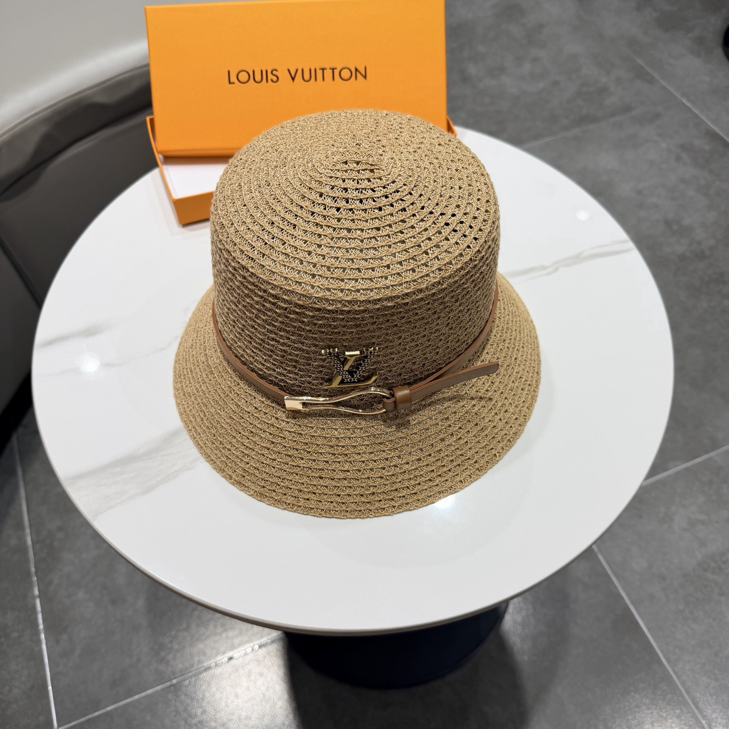 l0*is V*t0n straw bucket hat