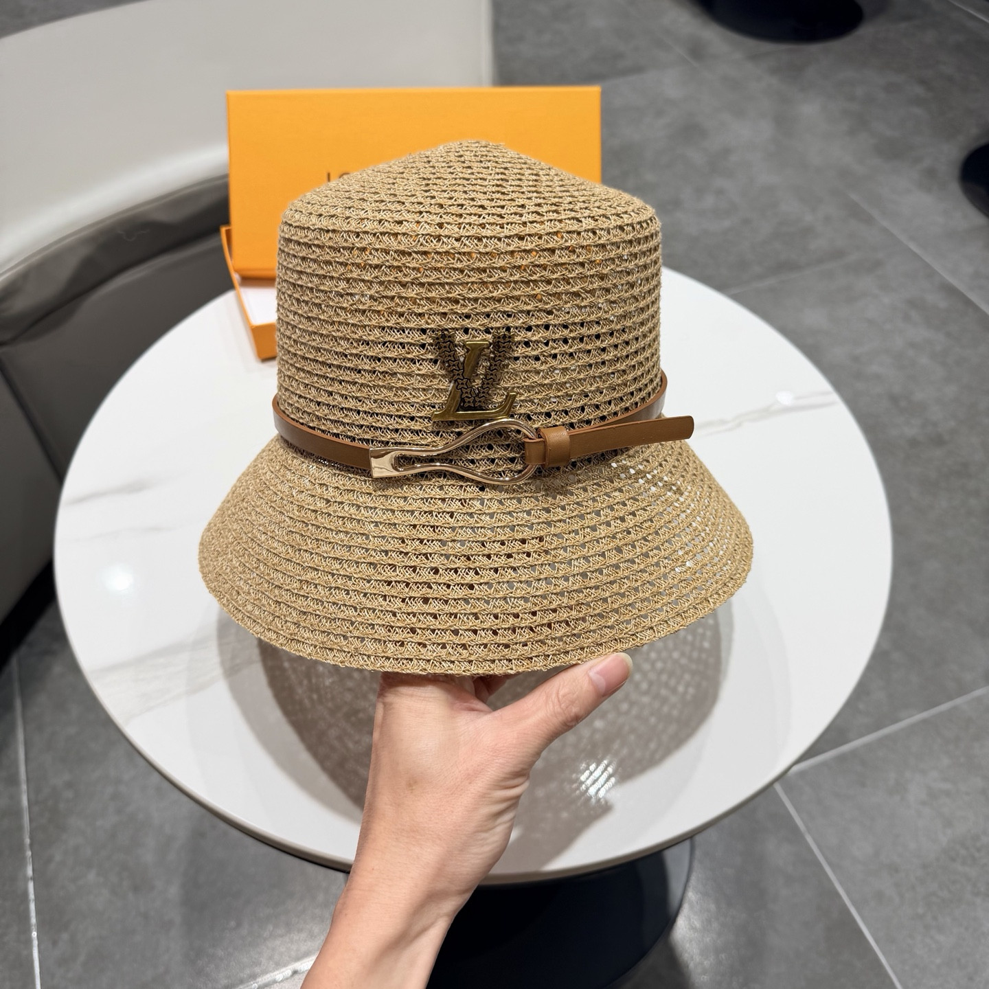 l0*is V*t0n straw bucket hat