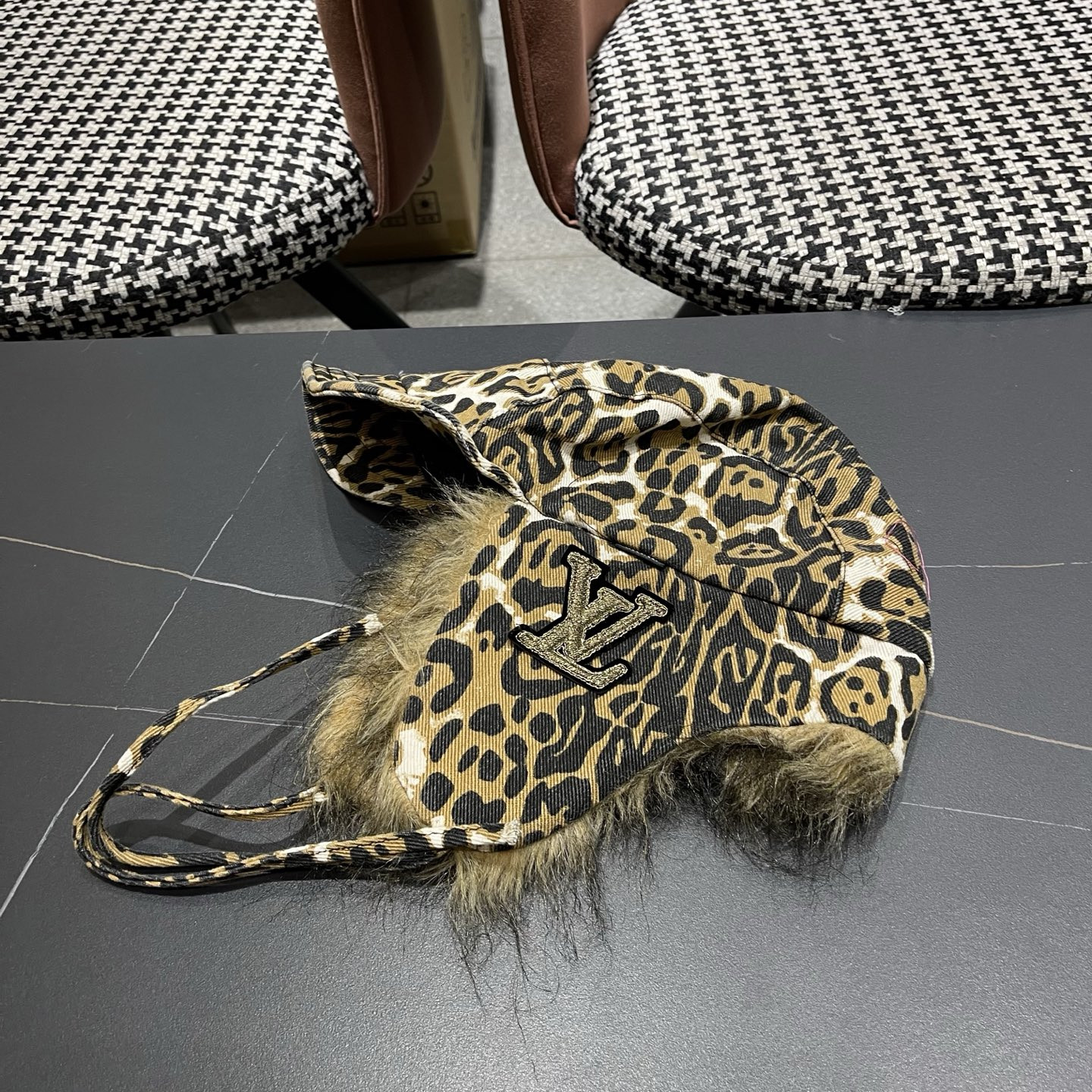 l0*is V*t0n trapper hat