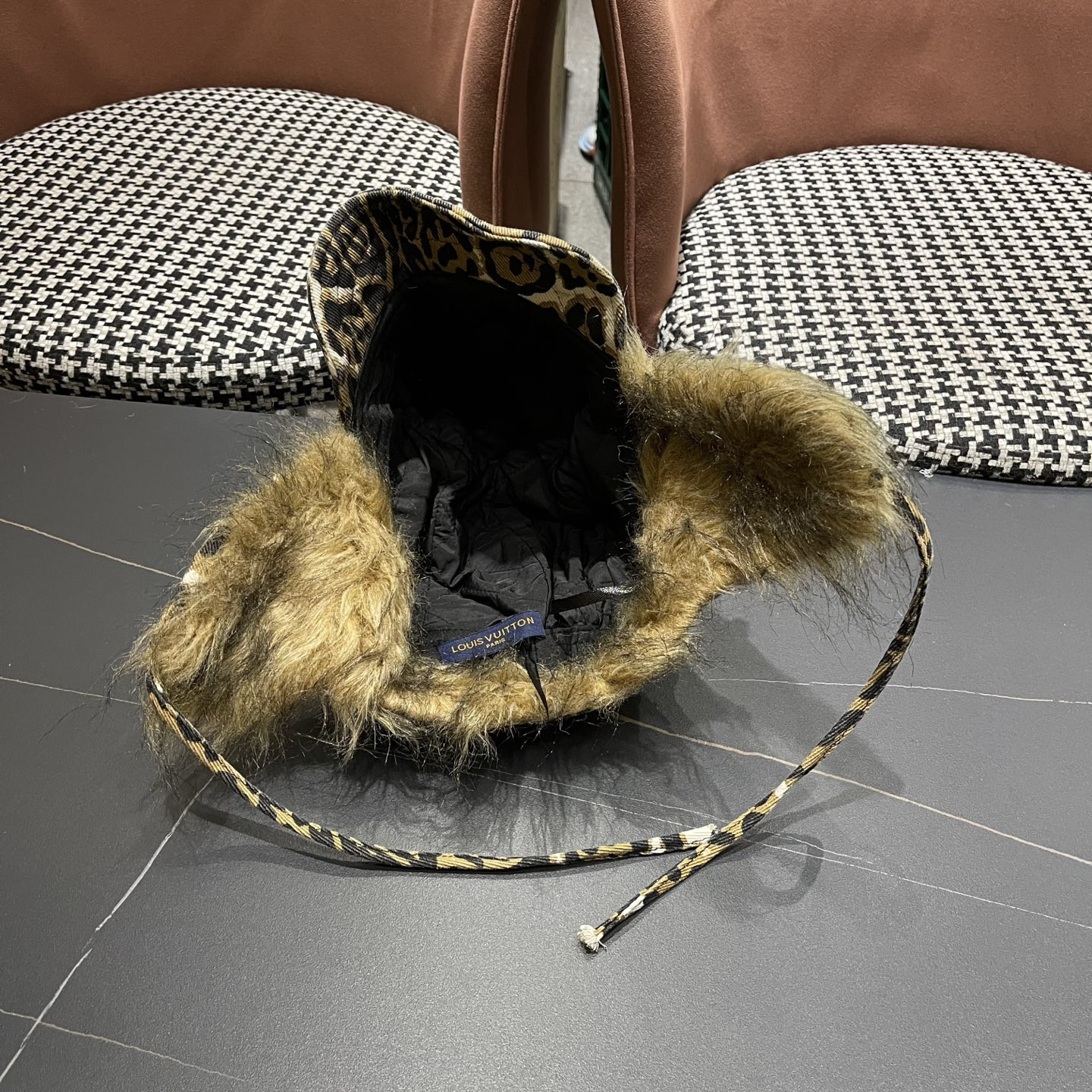 l0*is V*t0n trapper hat