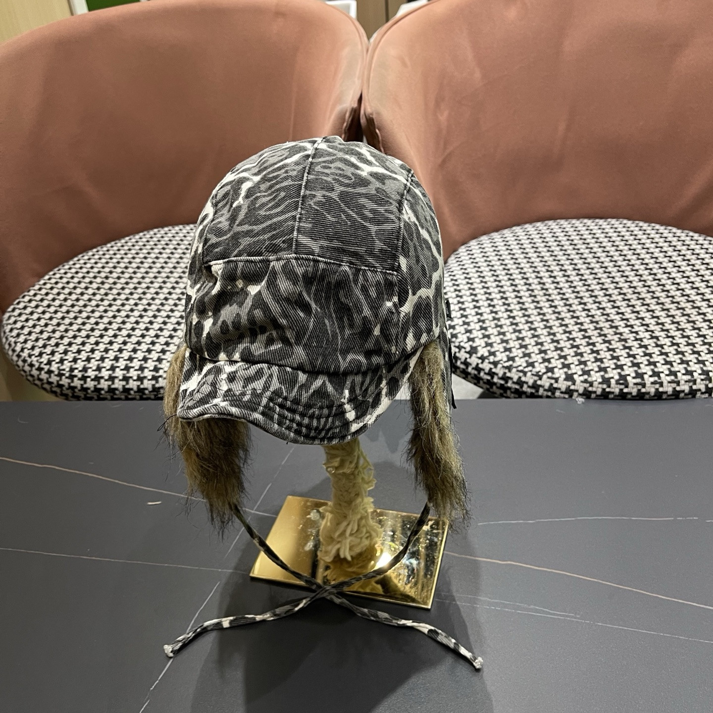 l0*is V*t0n trapper hat