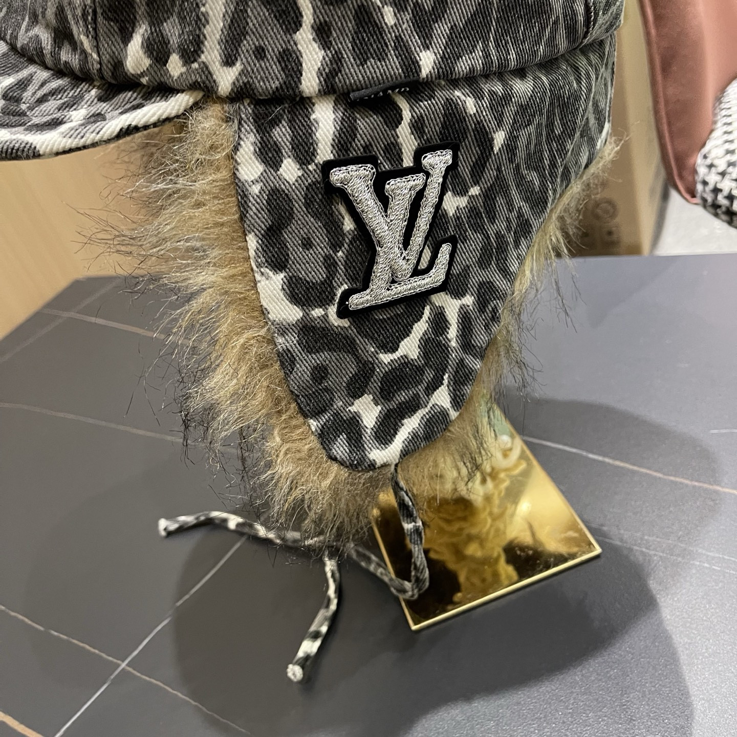 l0*is V*t0n trapper hat