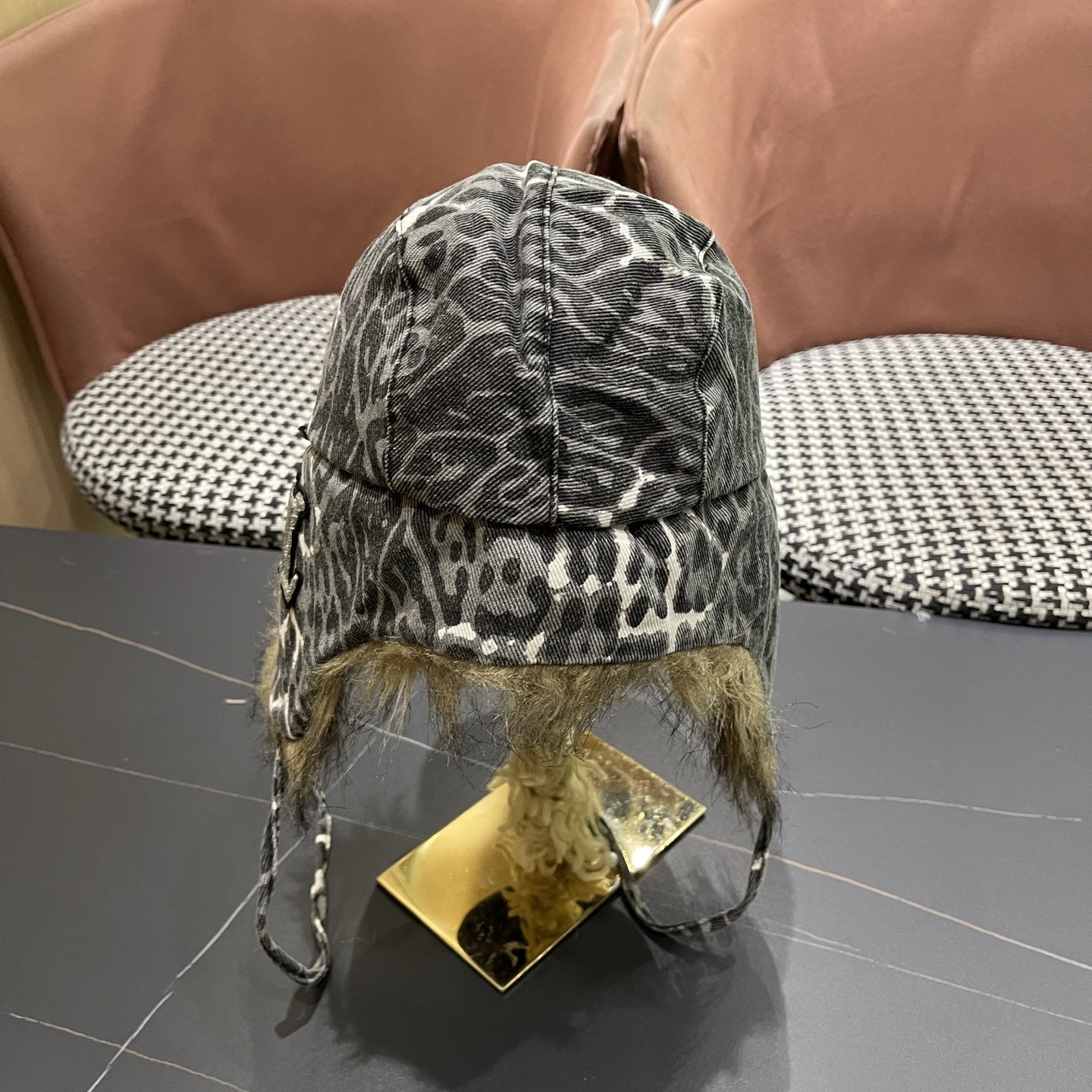 l0*is V*t0n trapper hat