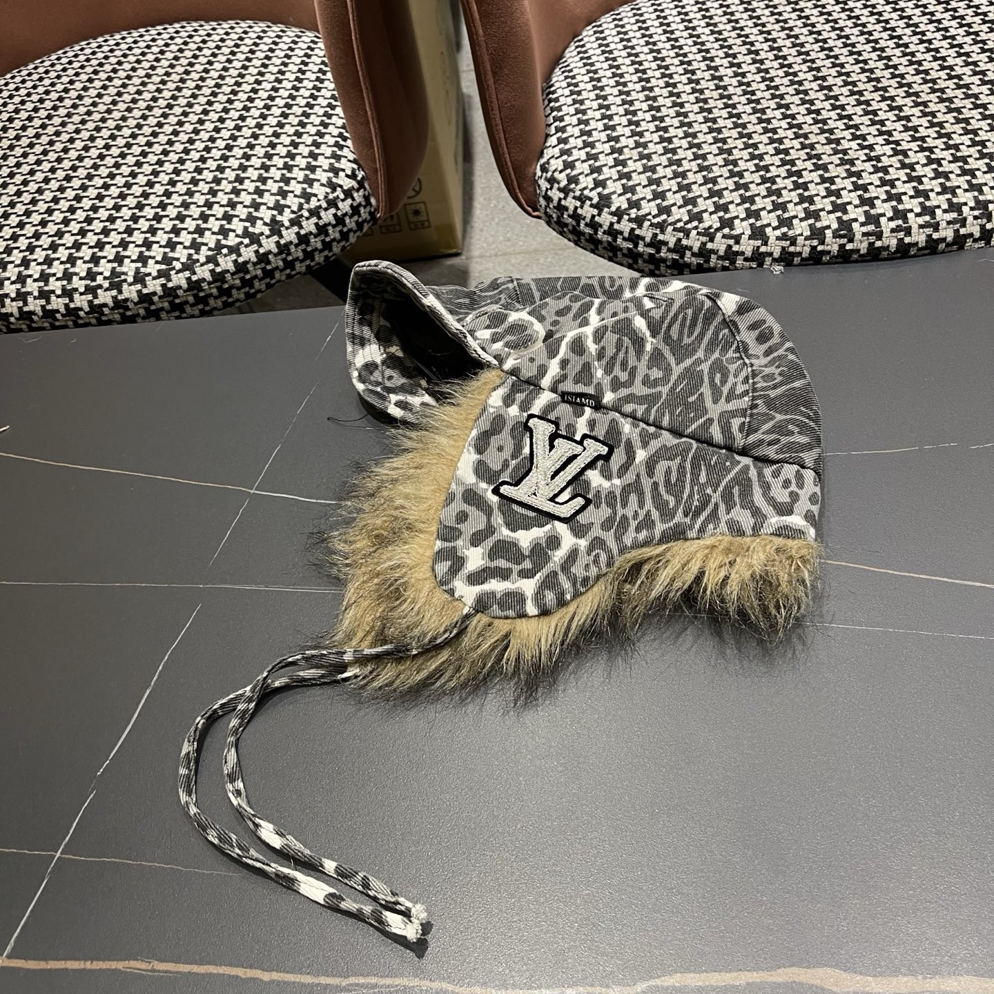 l0*is V*t0n trapper hat