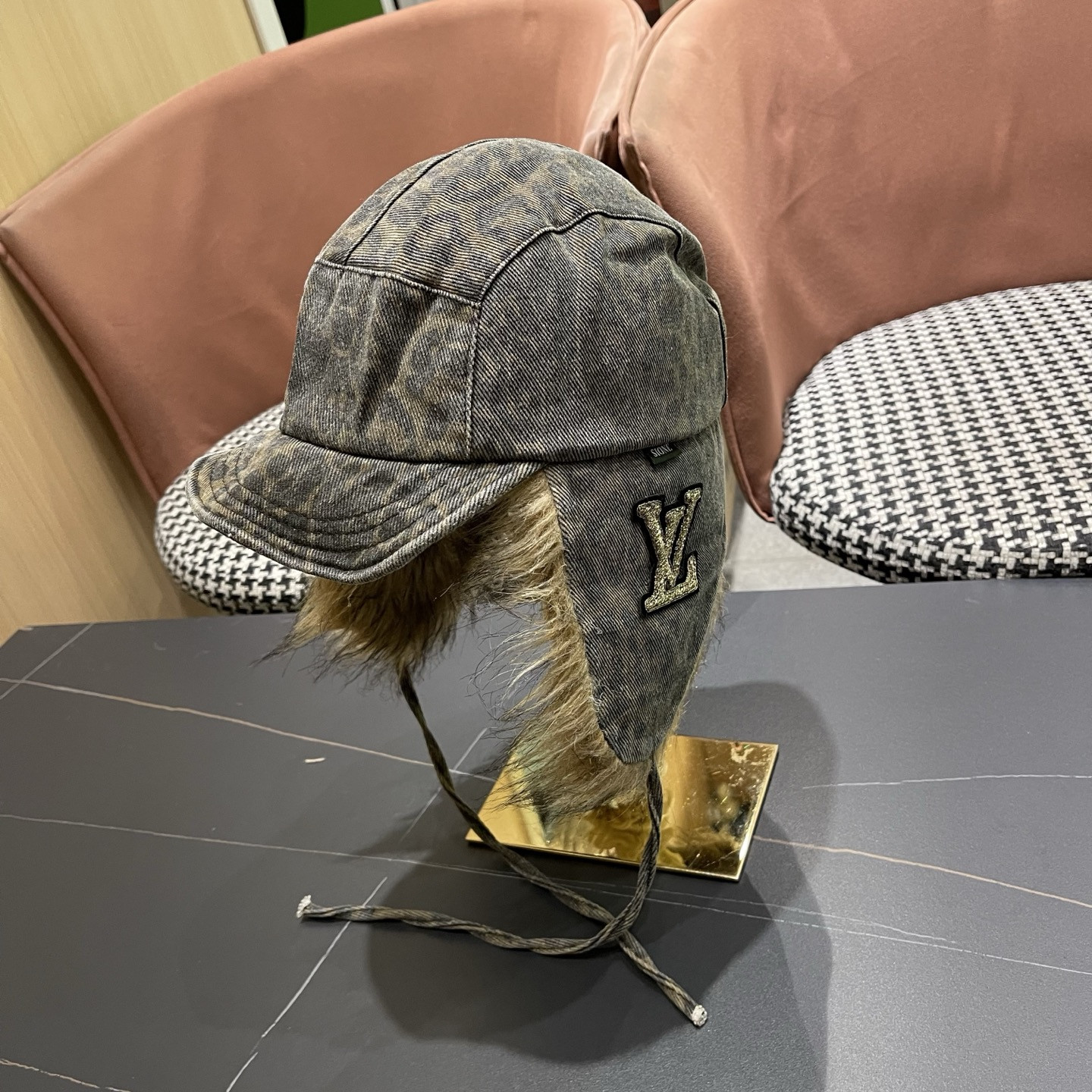 l0*is V*t0n trapper hat
