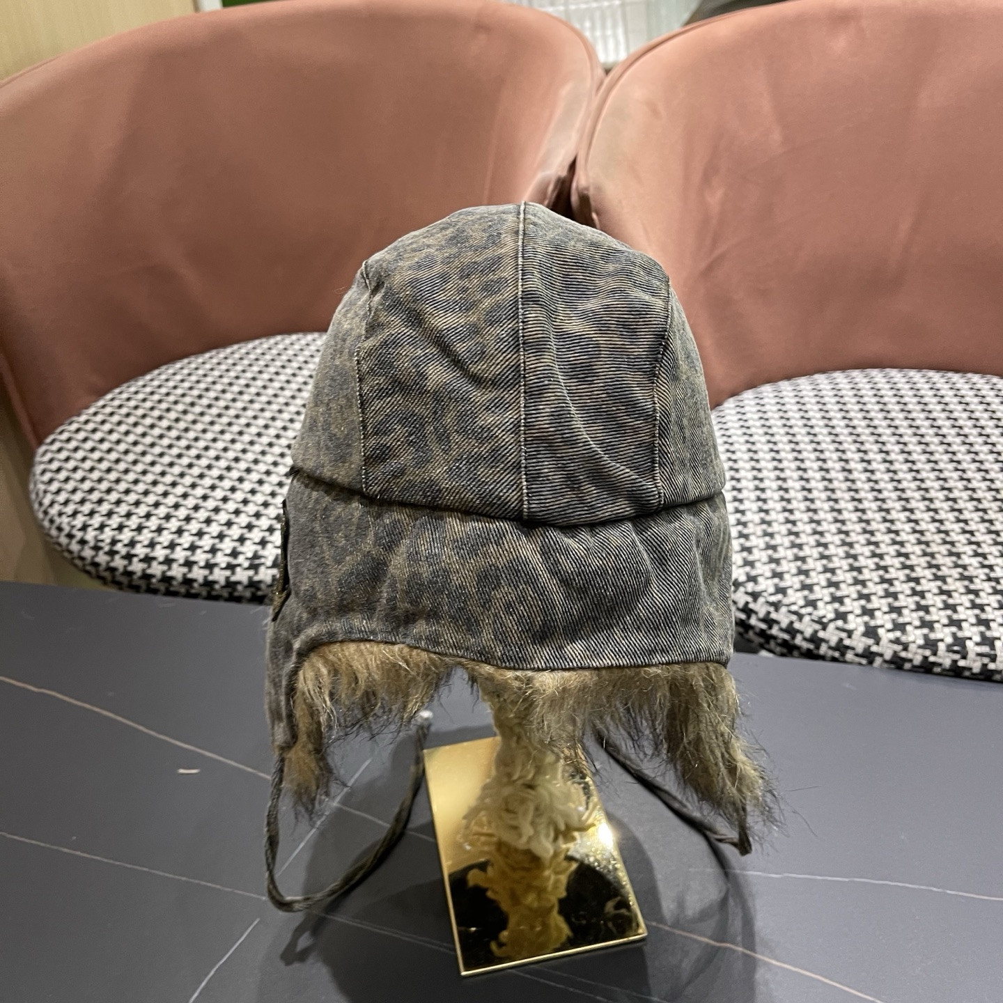 l0*is V*t0n trapper hat