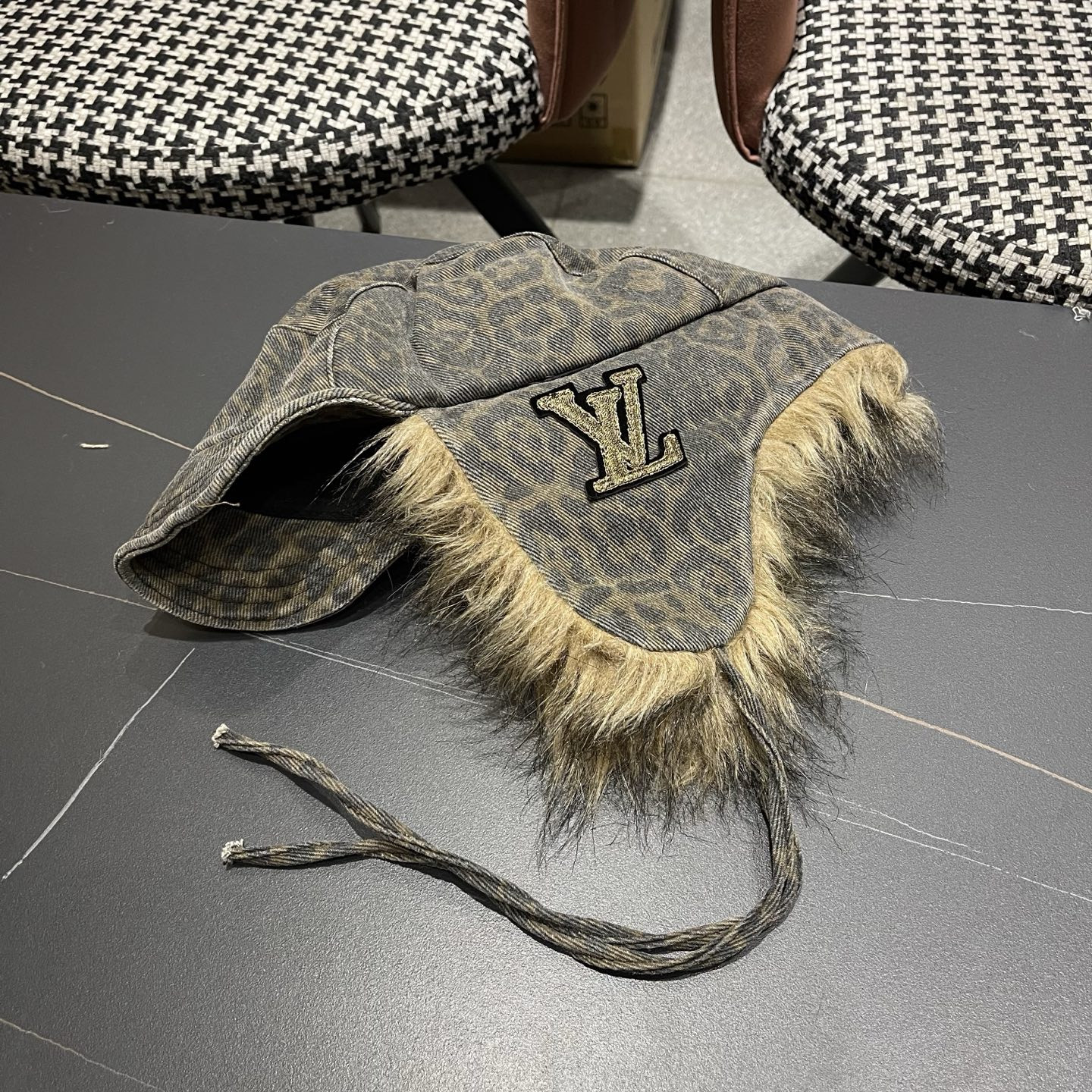 l0*is V*t0n trapper hat