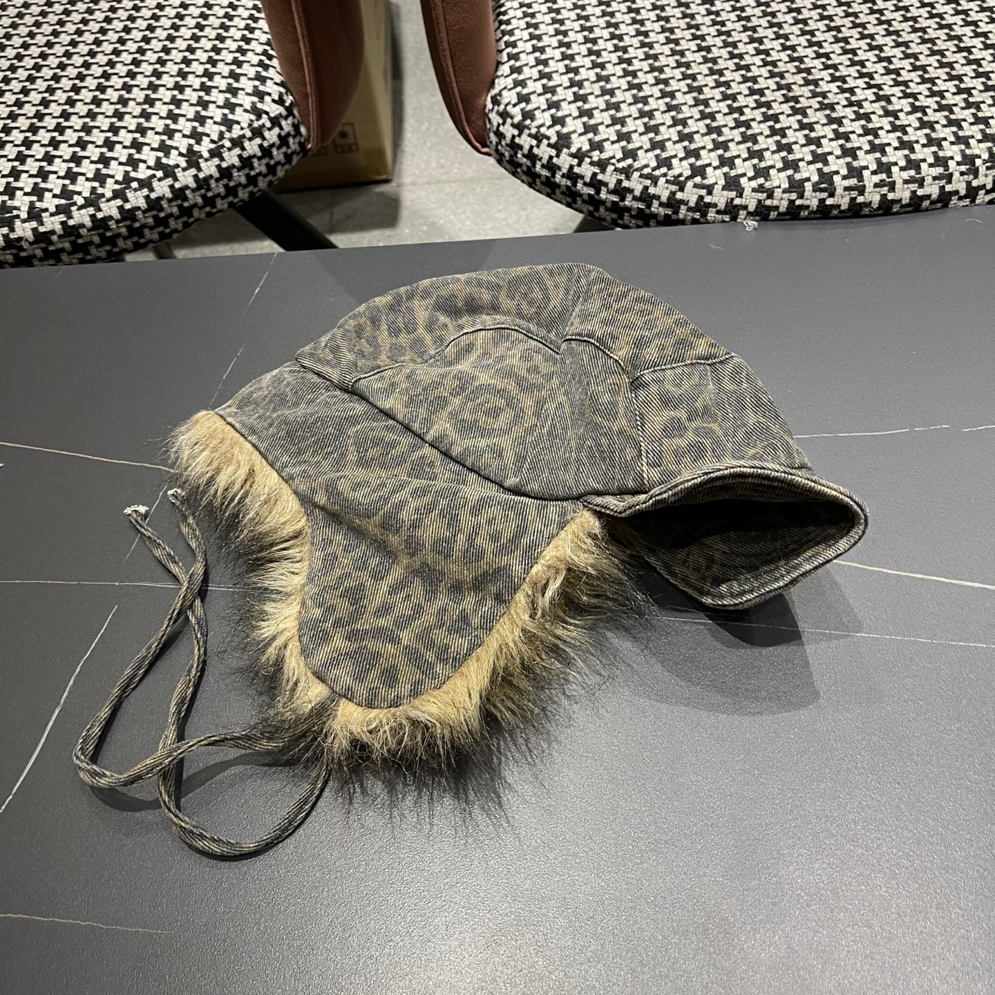 l0*is V*t0n trapper hat