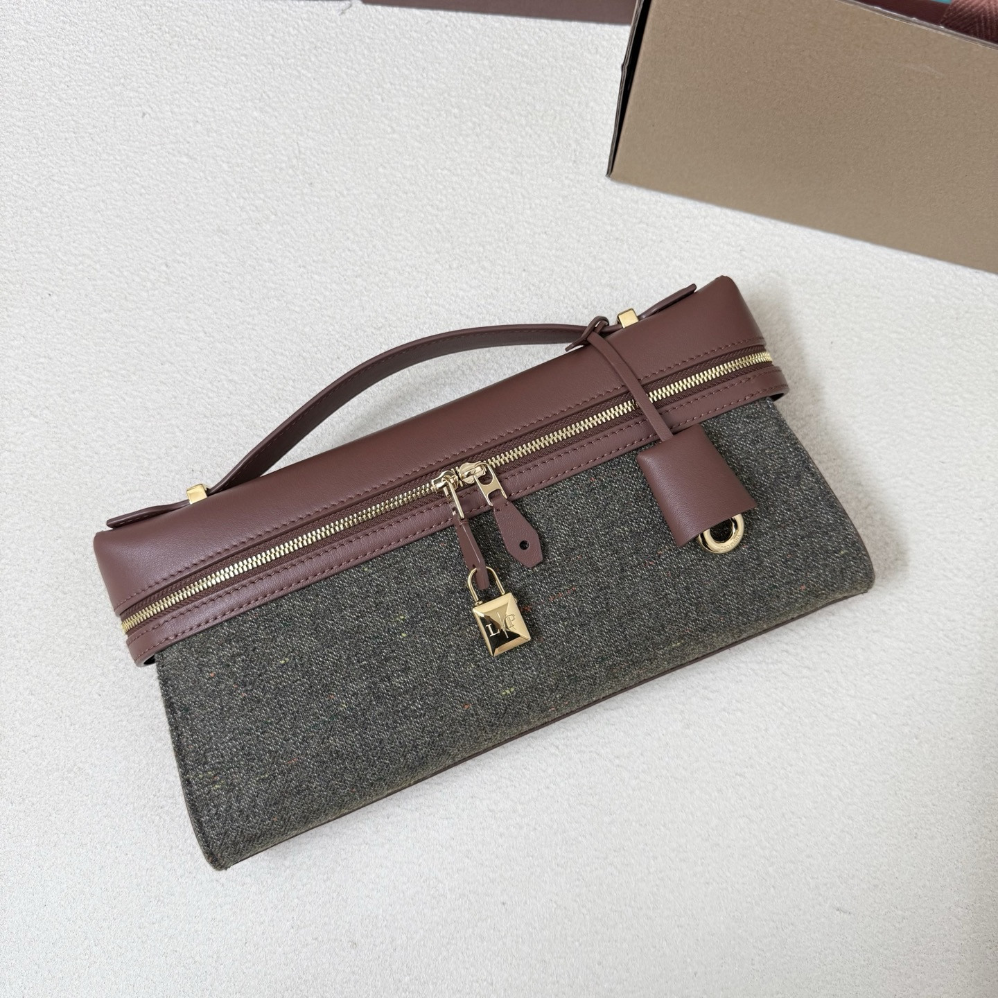 L**o p*ana extra clutch l29 29x14x3cm