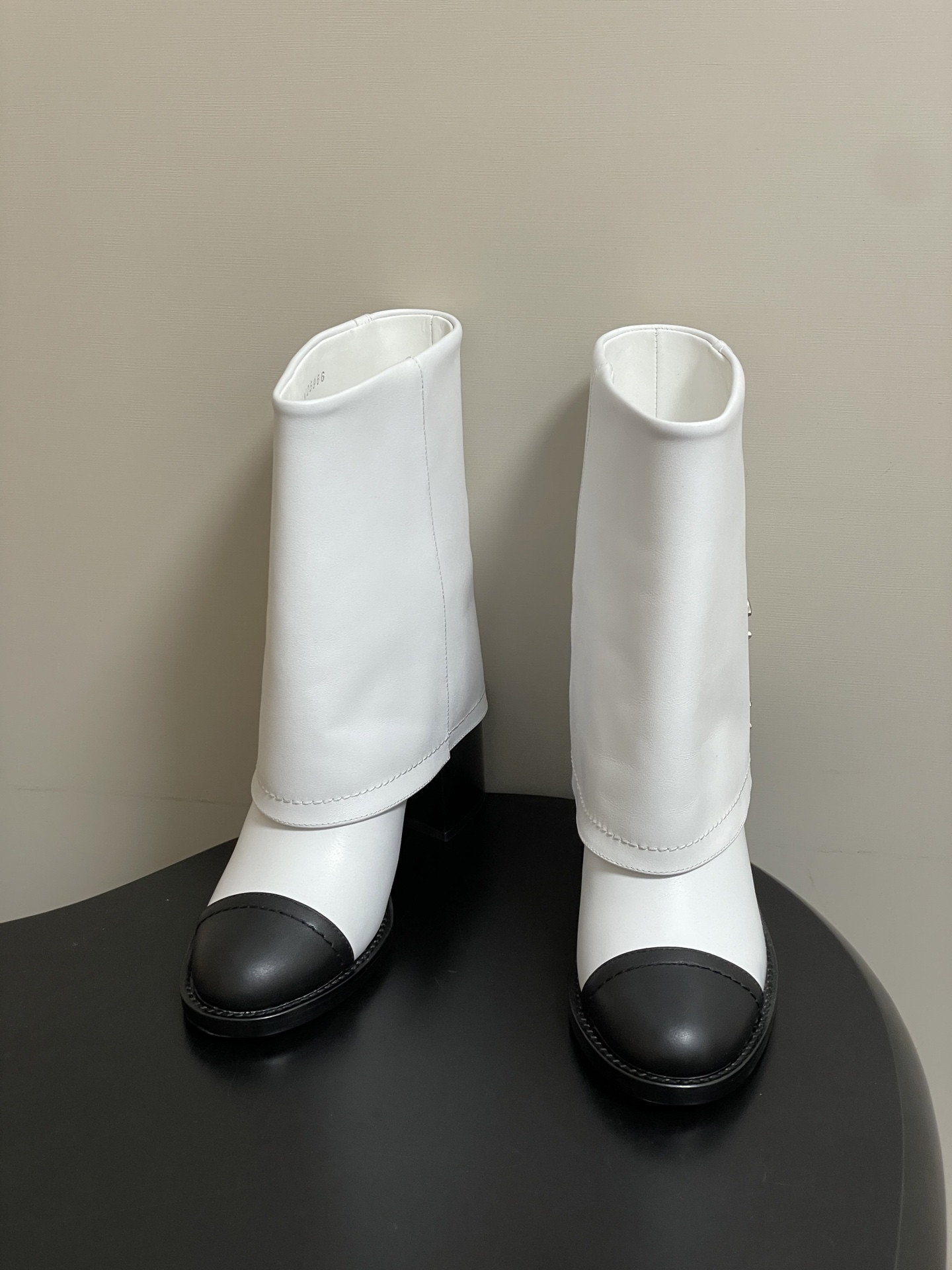 ua Ch*el short boots 7cm heel